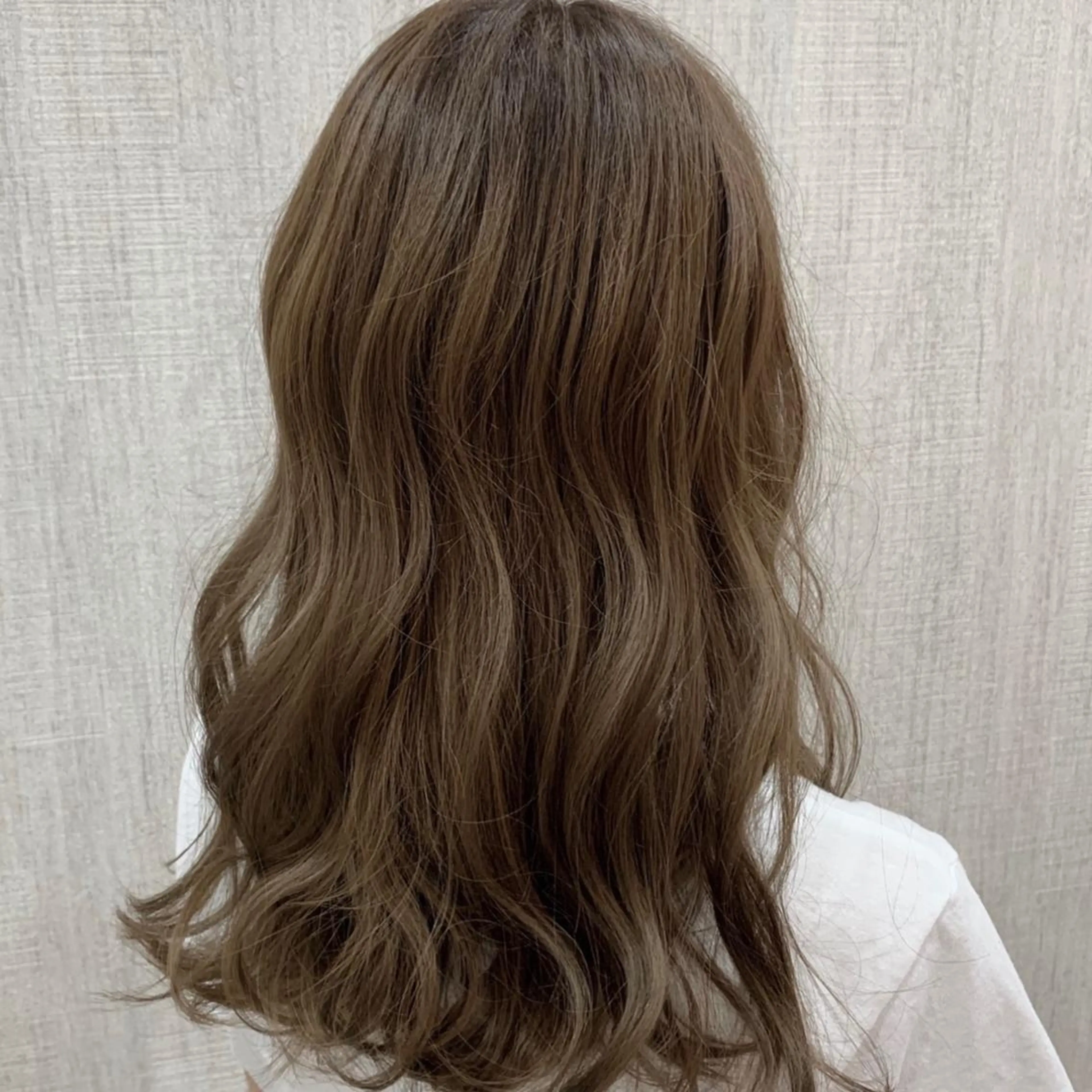 セミロング カラー カット ヘアカラー トリートメント 🫧透け感⋆艶髪💎 山口アヤカのヘアスタイル