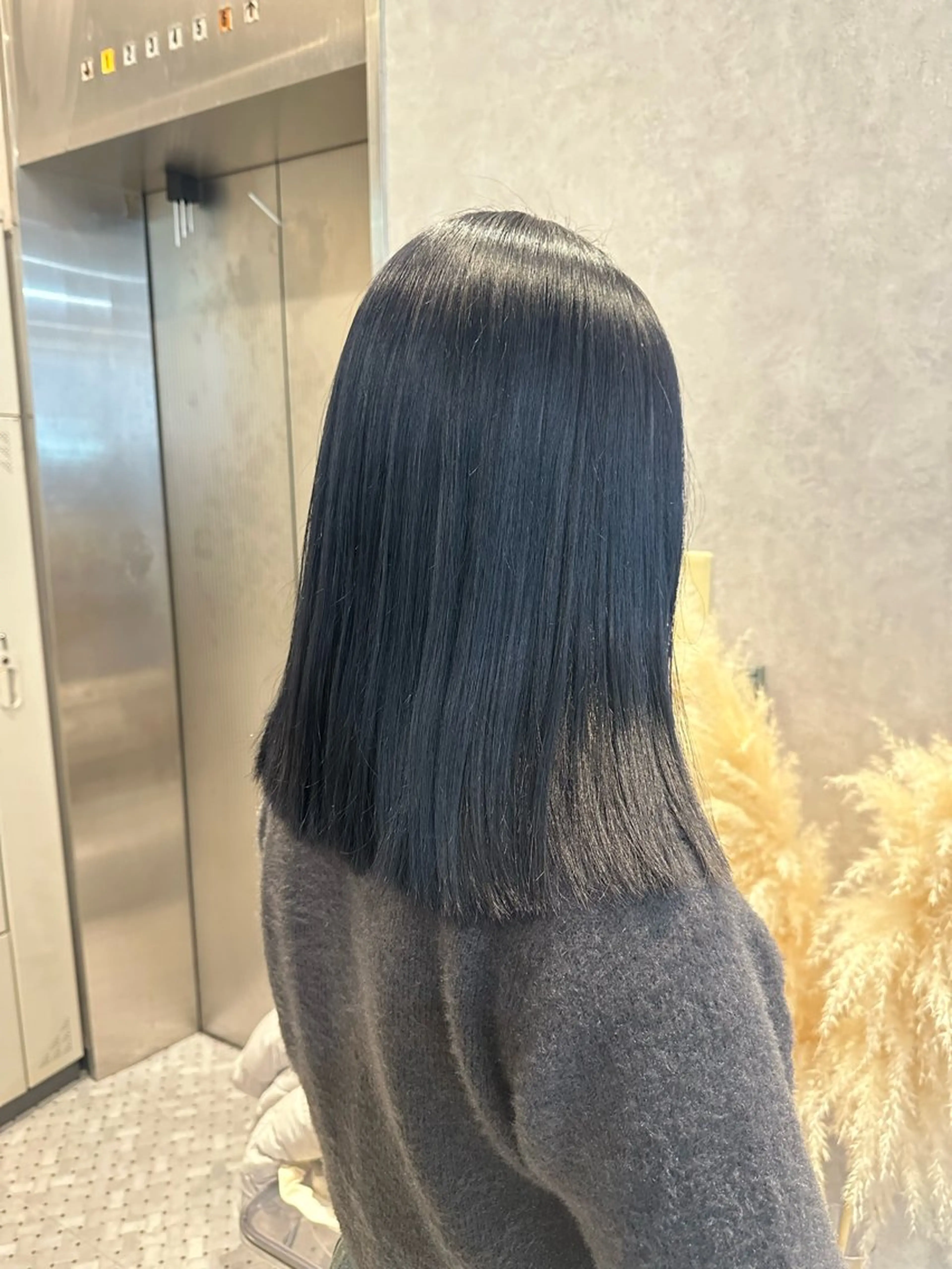 ミディアム カラー ヘアアレンジ ブリーチ REONA🪽✨ 日常に馴染む髪🫧のヘアスタイル