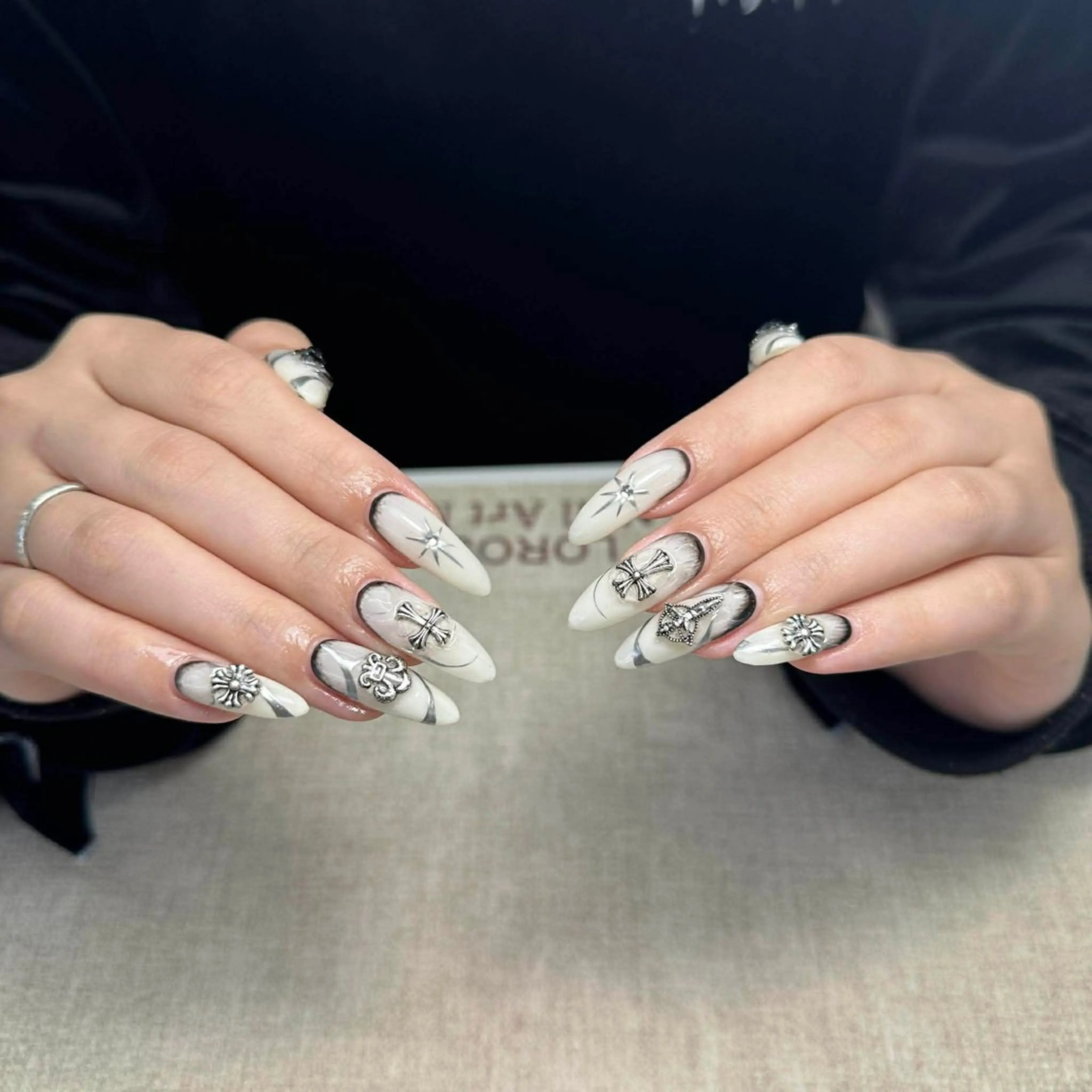 ネイル ハンドネイル ハンドケア いちご chan novaのネイルデザイン