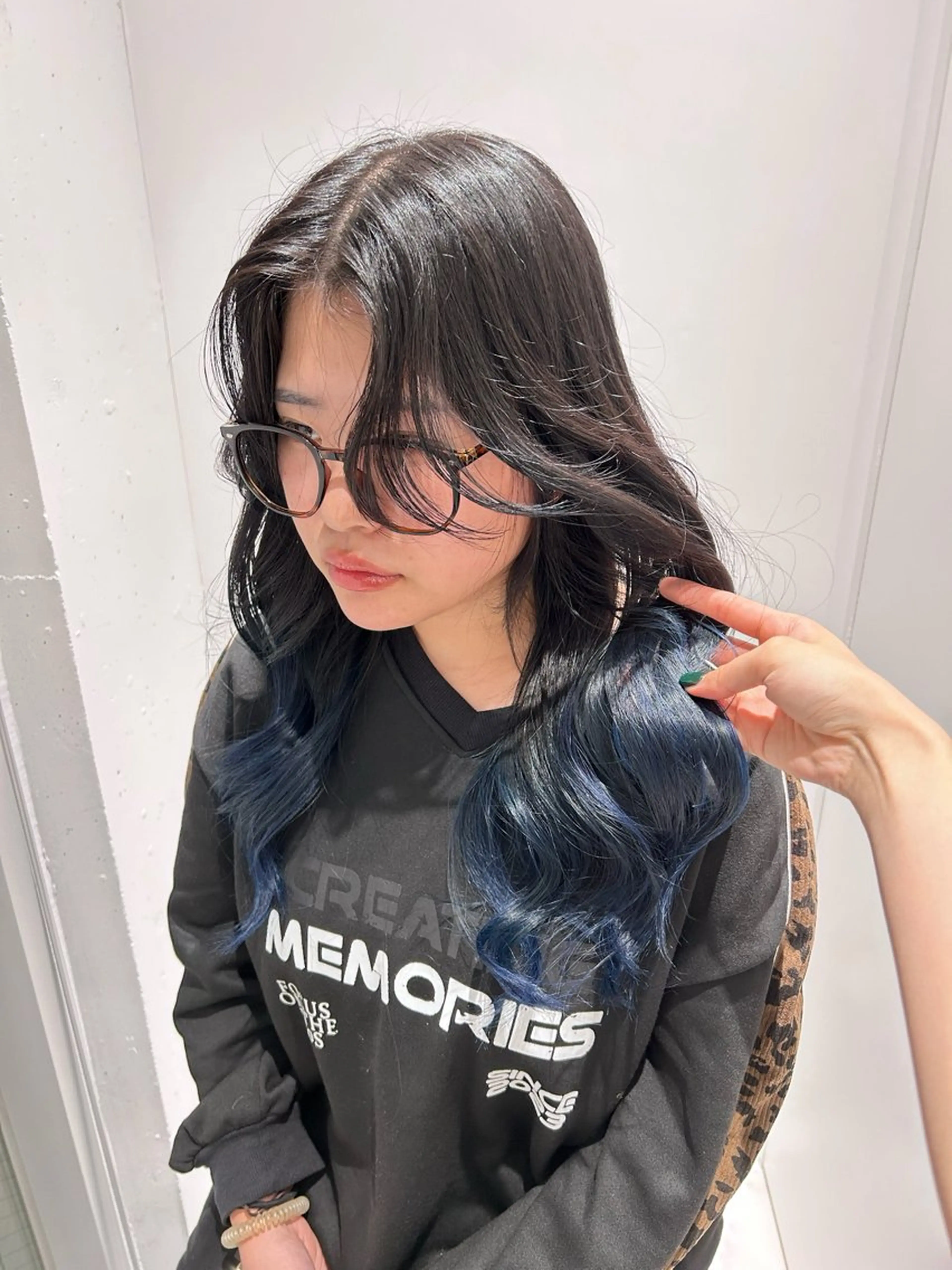 ロング カラー 越智 彩心のヘアスタイル