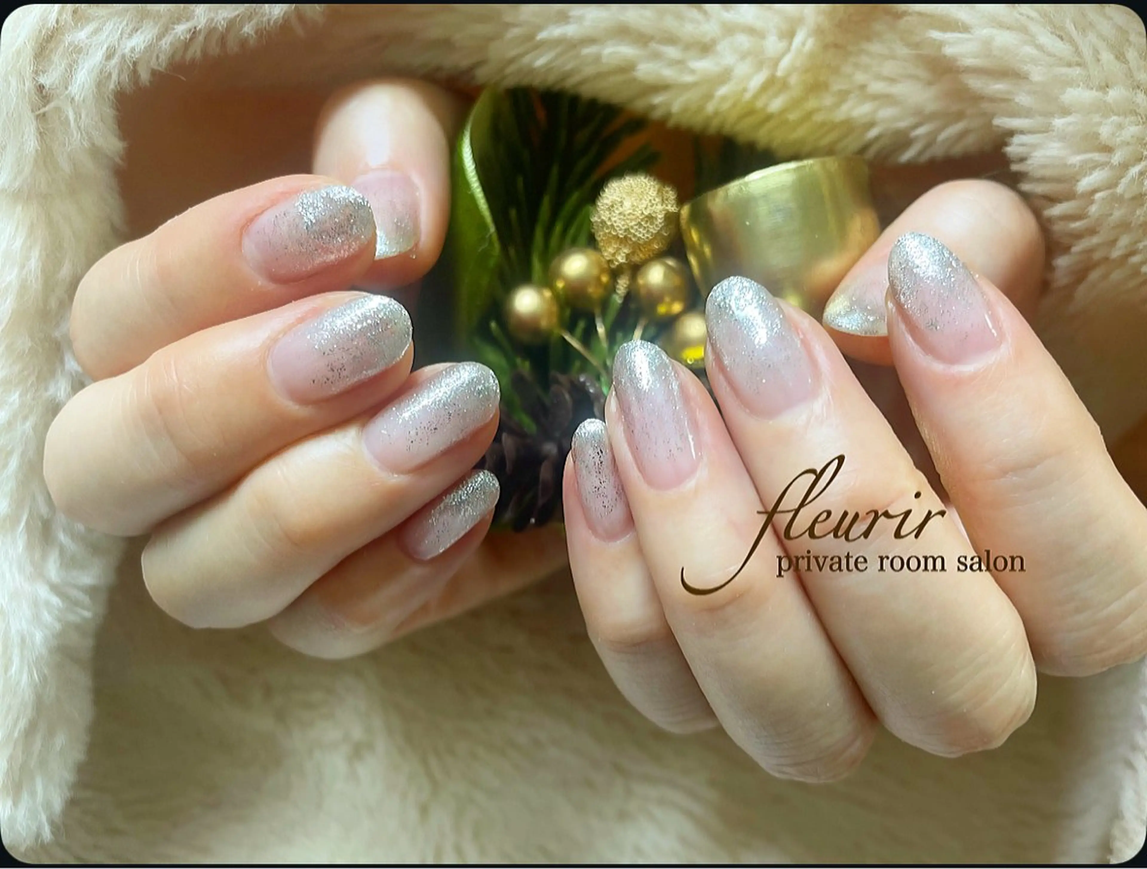 ネイル グラデーション ラメ(グリッター) シルバー ホワイト フルリール 【プライベートサロンのネイルデザイン