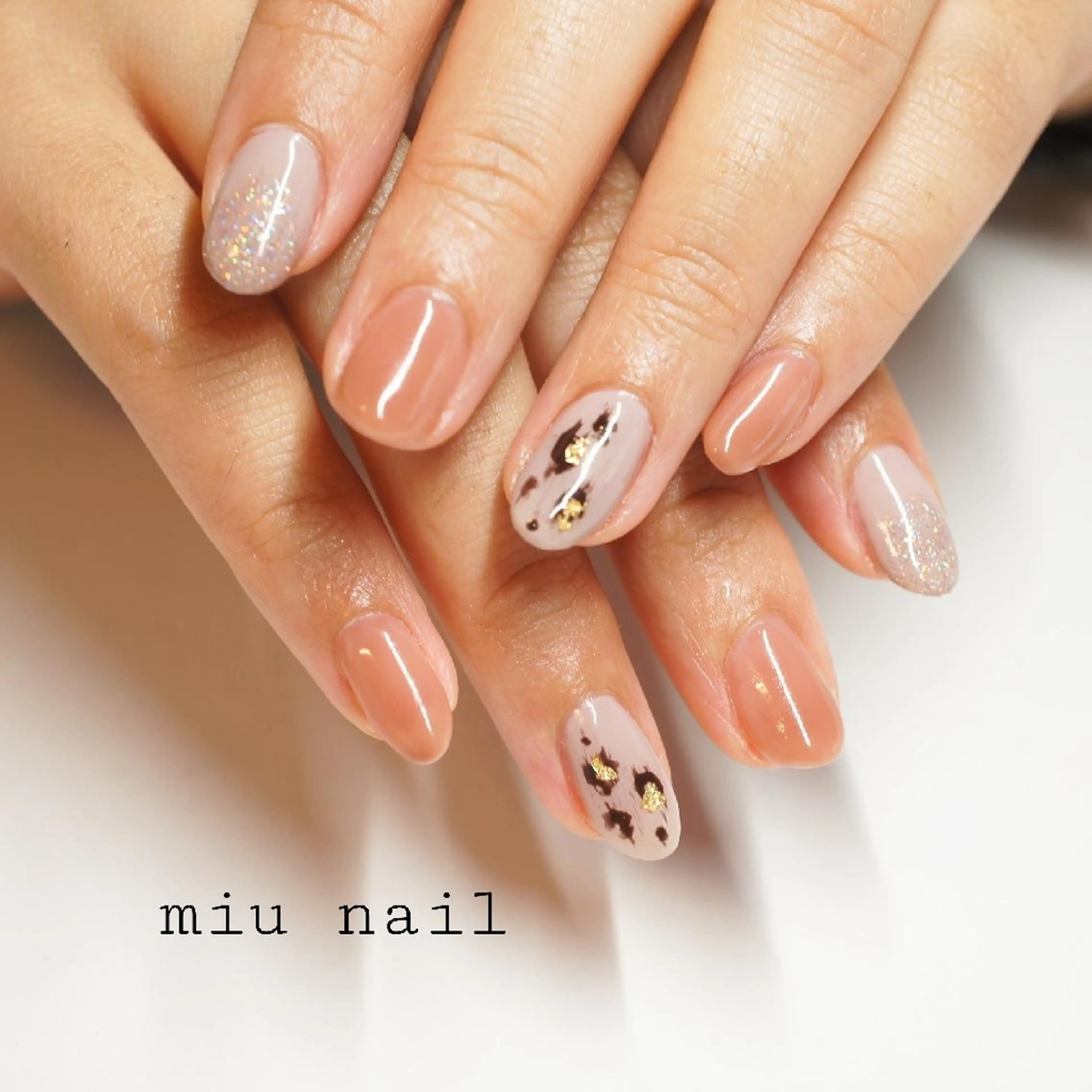 ネイル アニマル柄 アートネイル ラメ(グリッター) オフィスネイル シンプルネイル MIU  Nail所属・MIU  nailのネイルデザイン