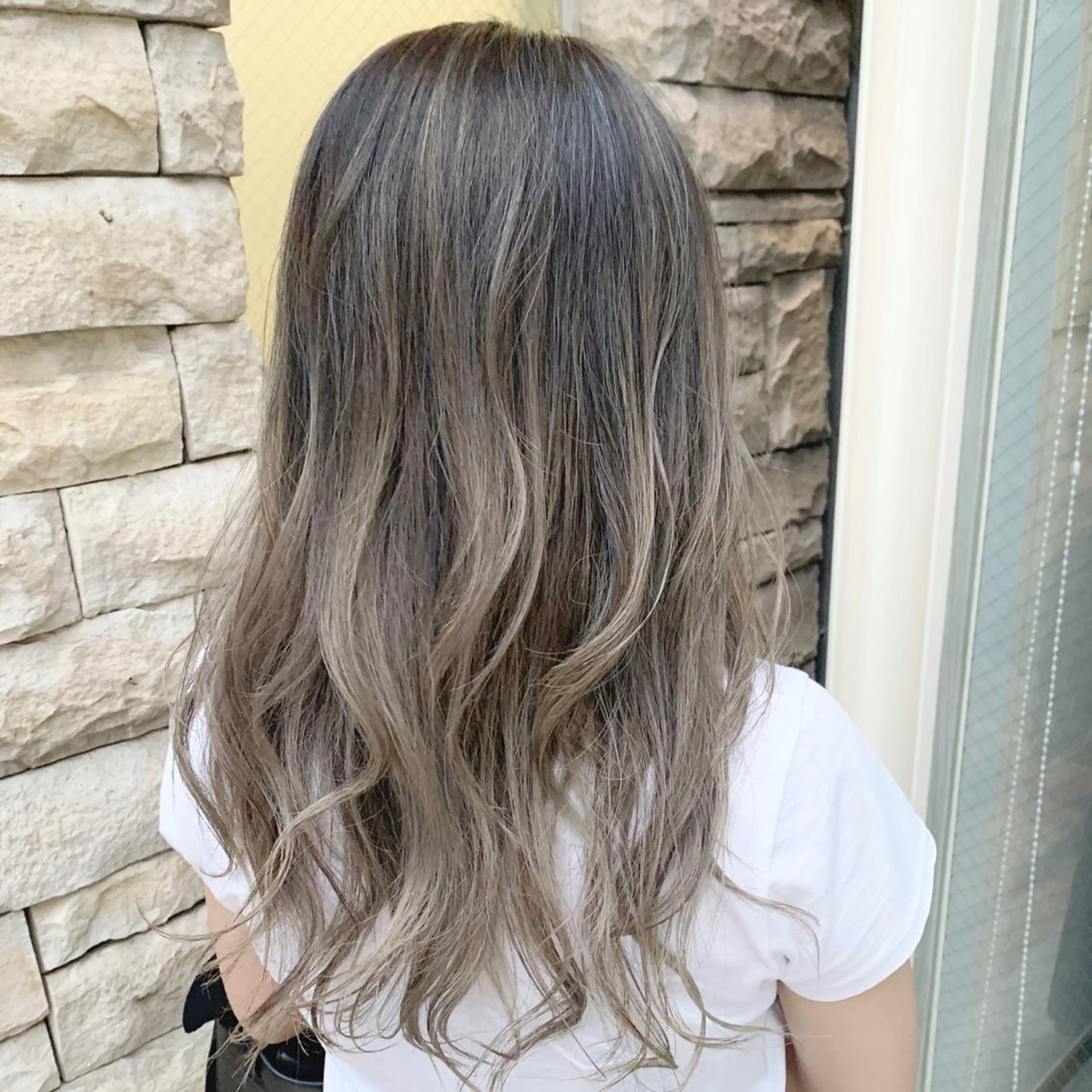 ロング カラー バレイヤージュ レイヤーカット EMANON天神所属・Hitomi Ezakiのヘアスタイル