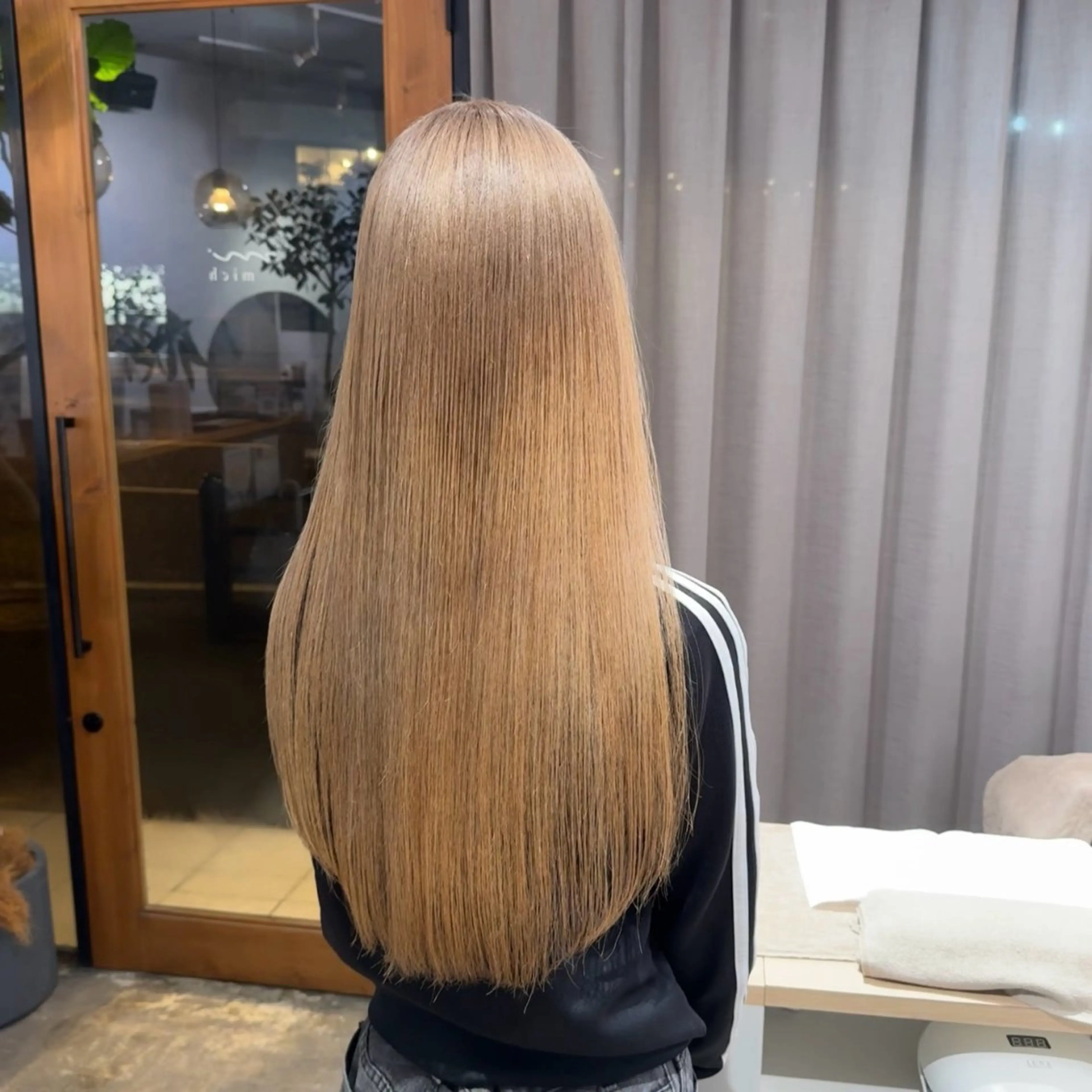 ロング カラー ブリーチ ハイトーンカラー ヘアカラー 吉田 葉音のヘアスタイル