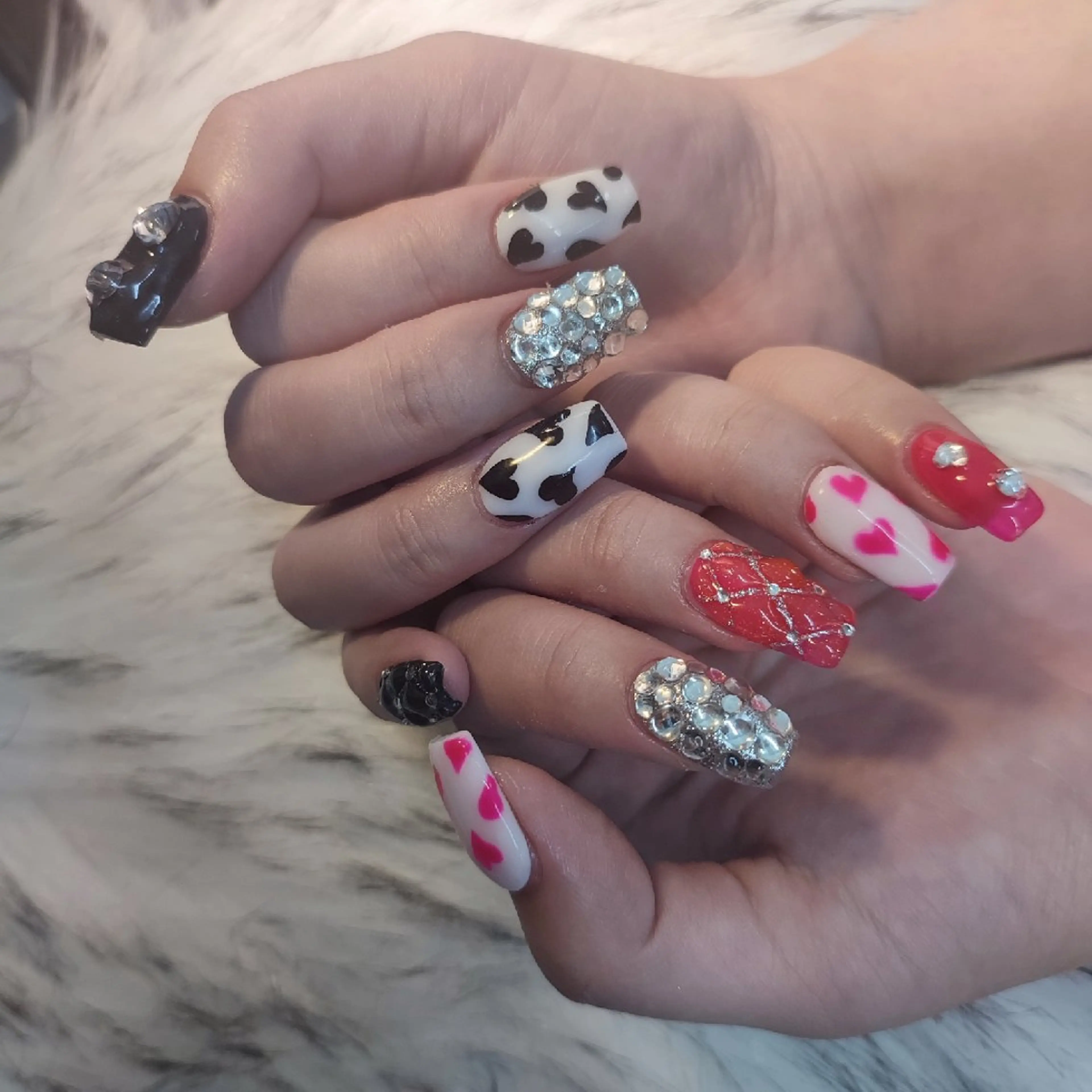 ネイル ハンドネイル RUNWAY 　　の眉毛・アイブロウイメージ