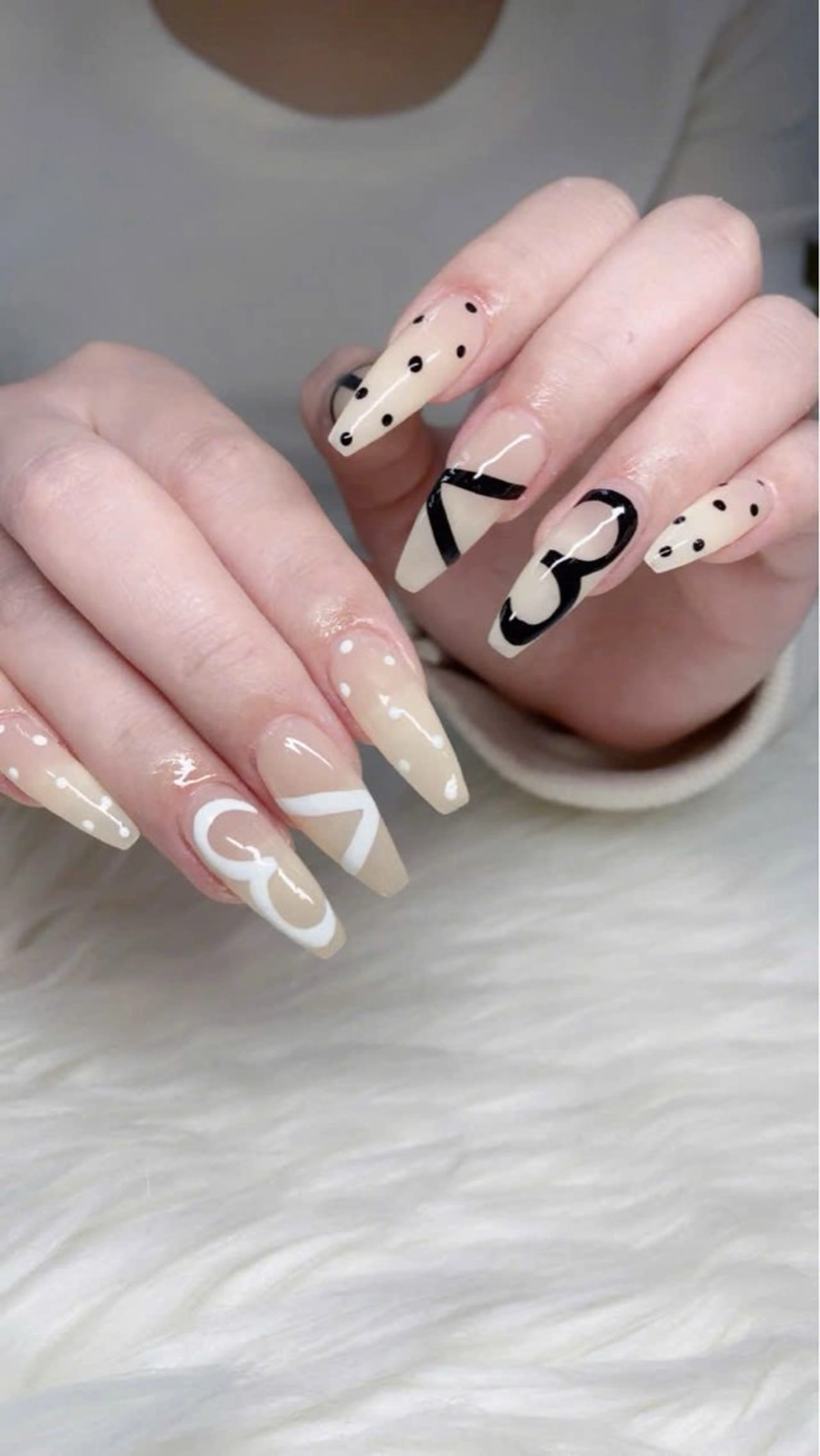 ネイル フレンチネイル 韓国ネイル マグネットネイル ニュアンスネイル オフィスネイル ハンドネイル Mlan Nailのネイルデザイン