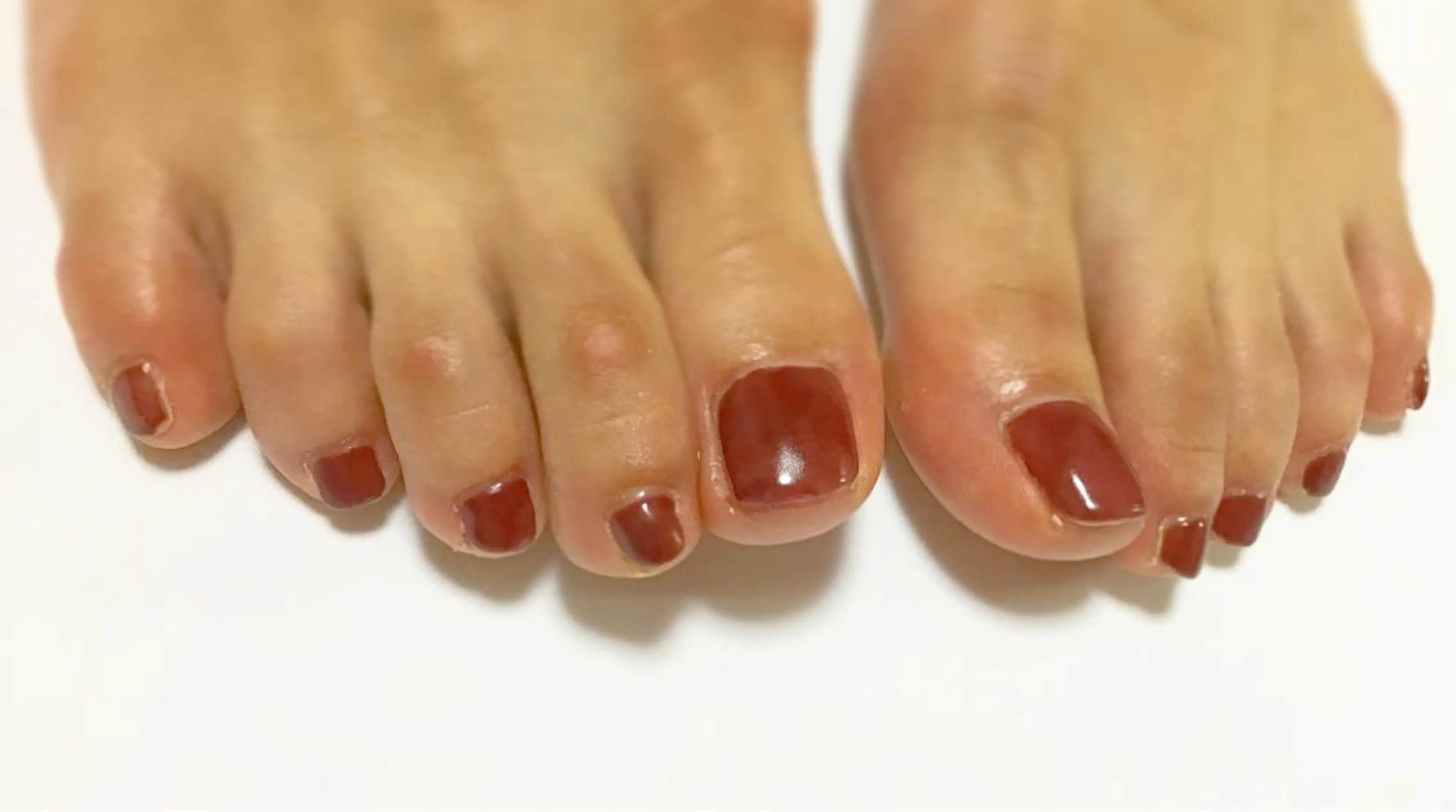 ネイル ボルドー ブラウン クリアネイル ワンカラーネイル フットネイル gui amichantoco所属・gui amichanのネイルデザイン