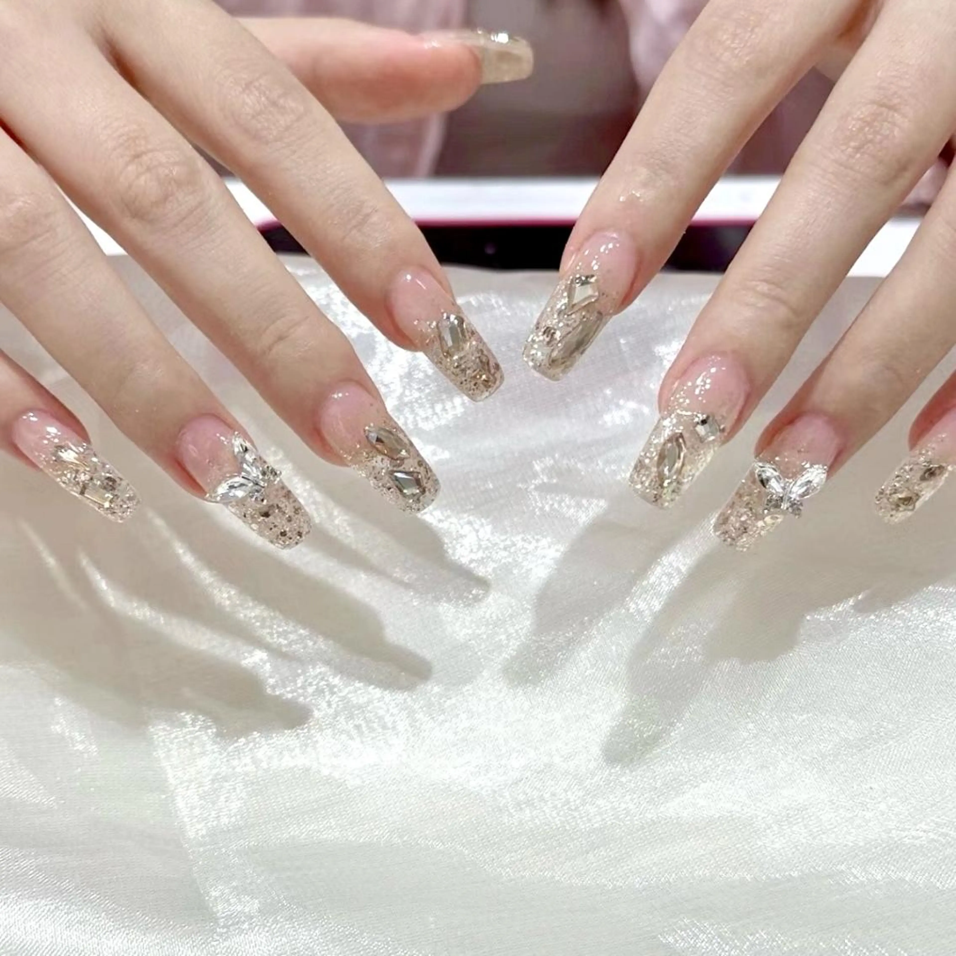 ネイル ハンドネイル RAFFINE 月🦋🩵のネイルデザイン