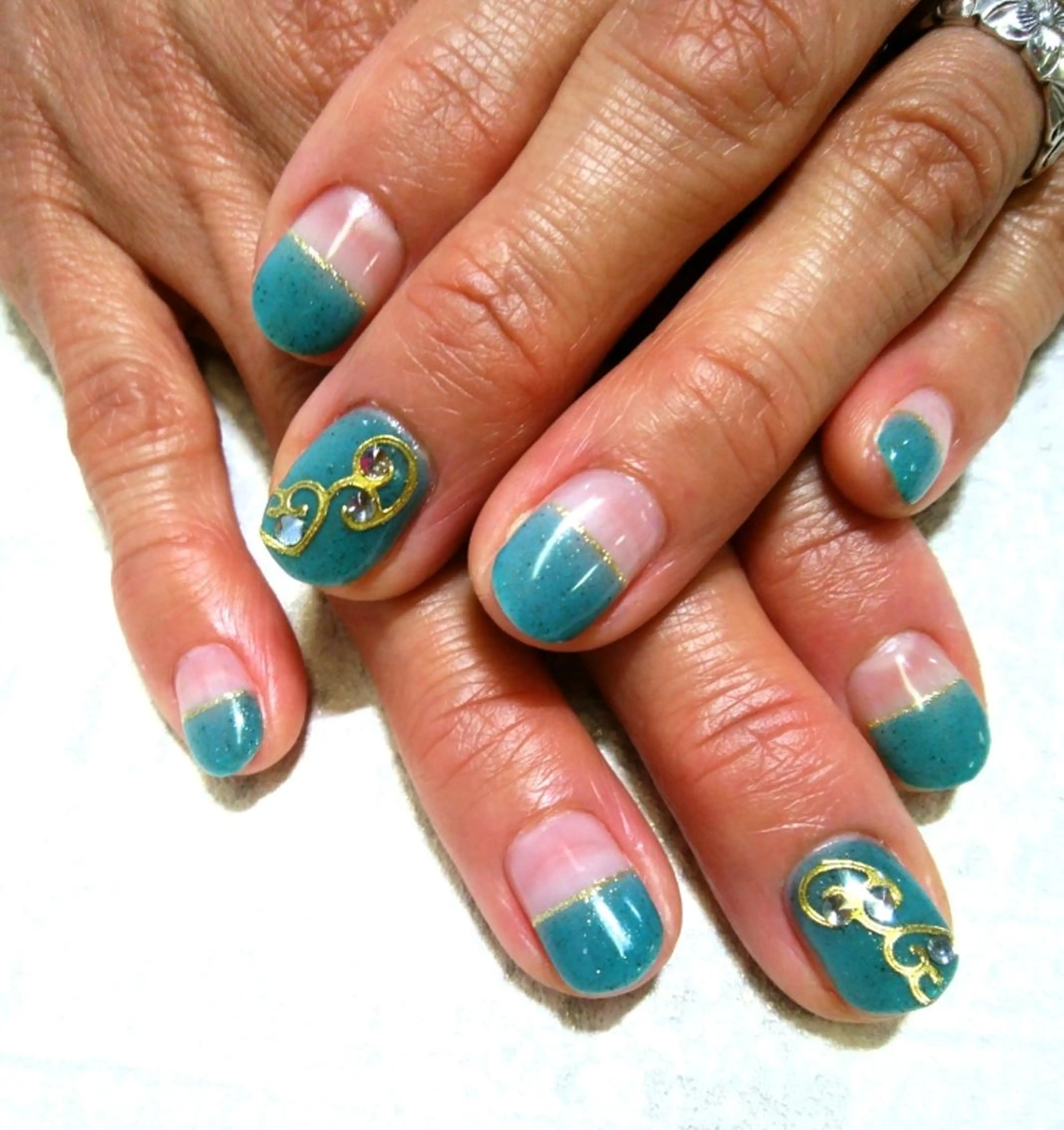 ネイル ブルー フレンチネイル ジェルネイル ストーンネイル ハンドネイル リラクゼーション＆ネイル仙殊~センジュ~所属・senju 　のネイルデザイン