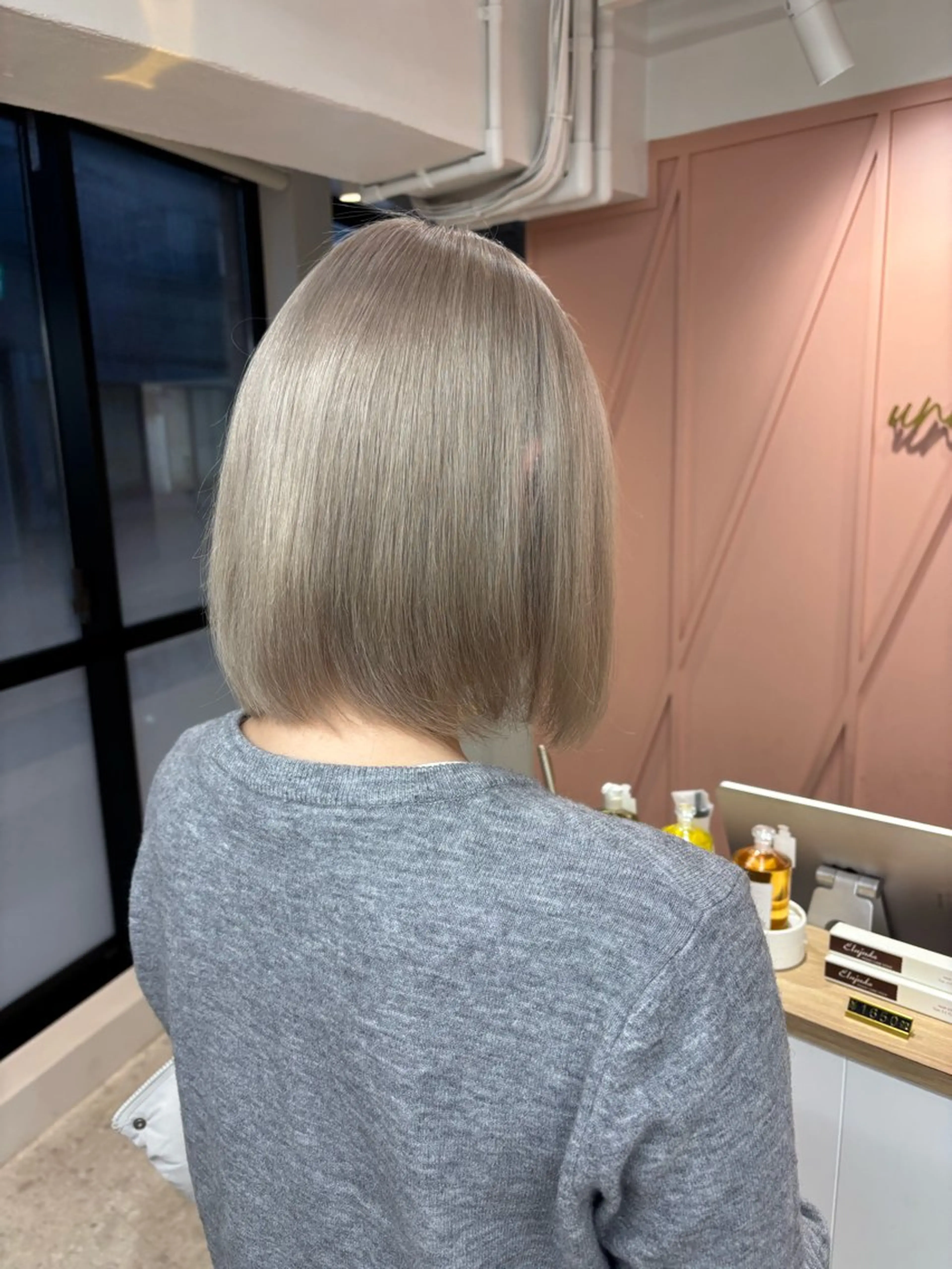 ショート カラー ブリーチ グレージュ ヘアカラー トリートメント universe Mizuki🎀のヘアスタイル