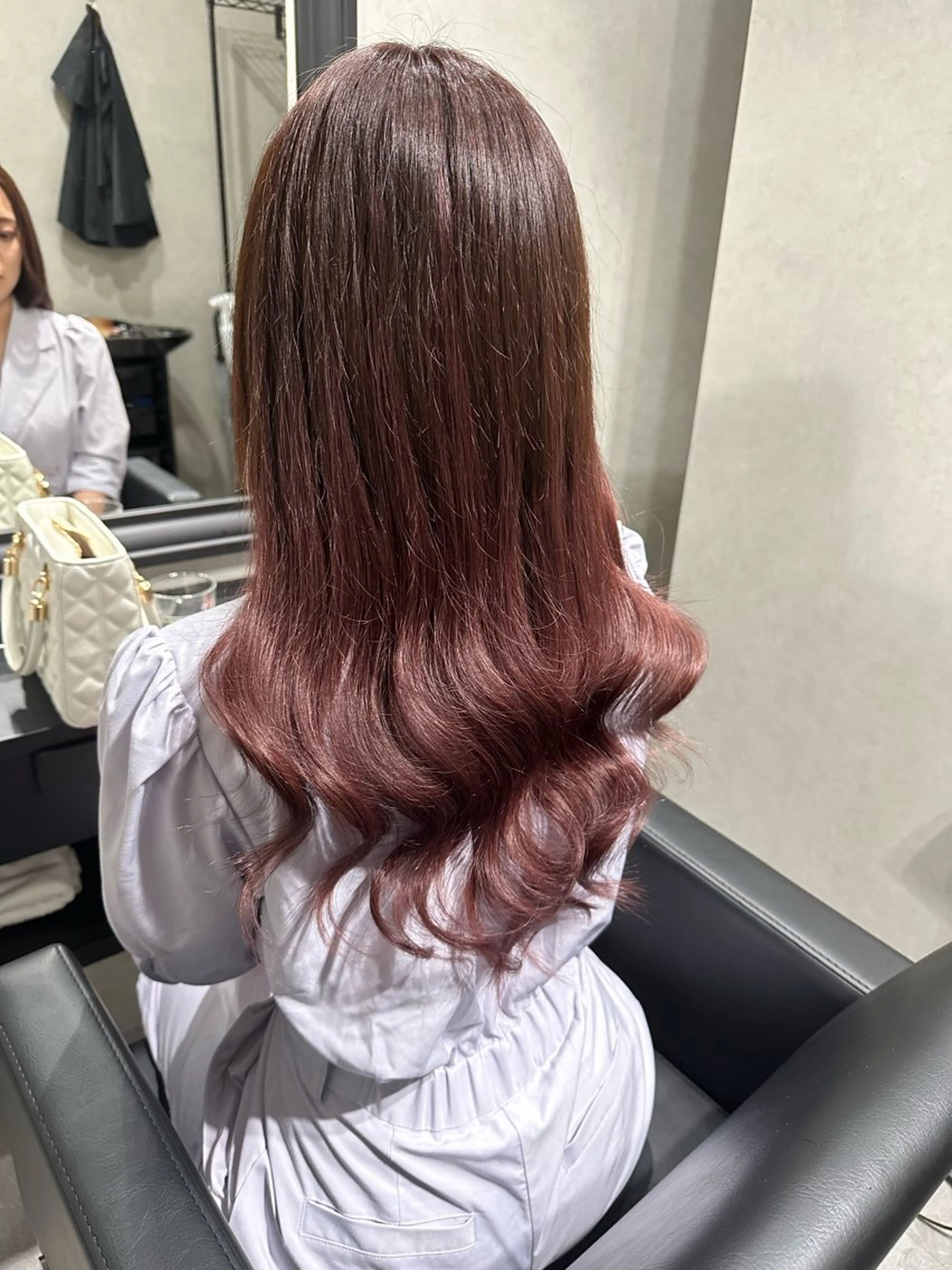 ロング 奥本 侑 ハイトーン、髪質改善のヘアスタイル