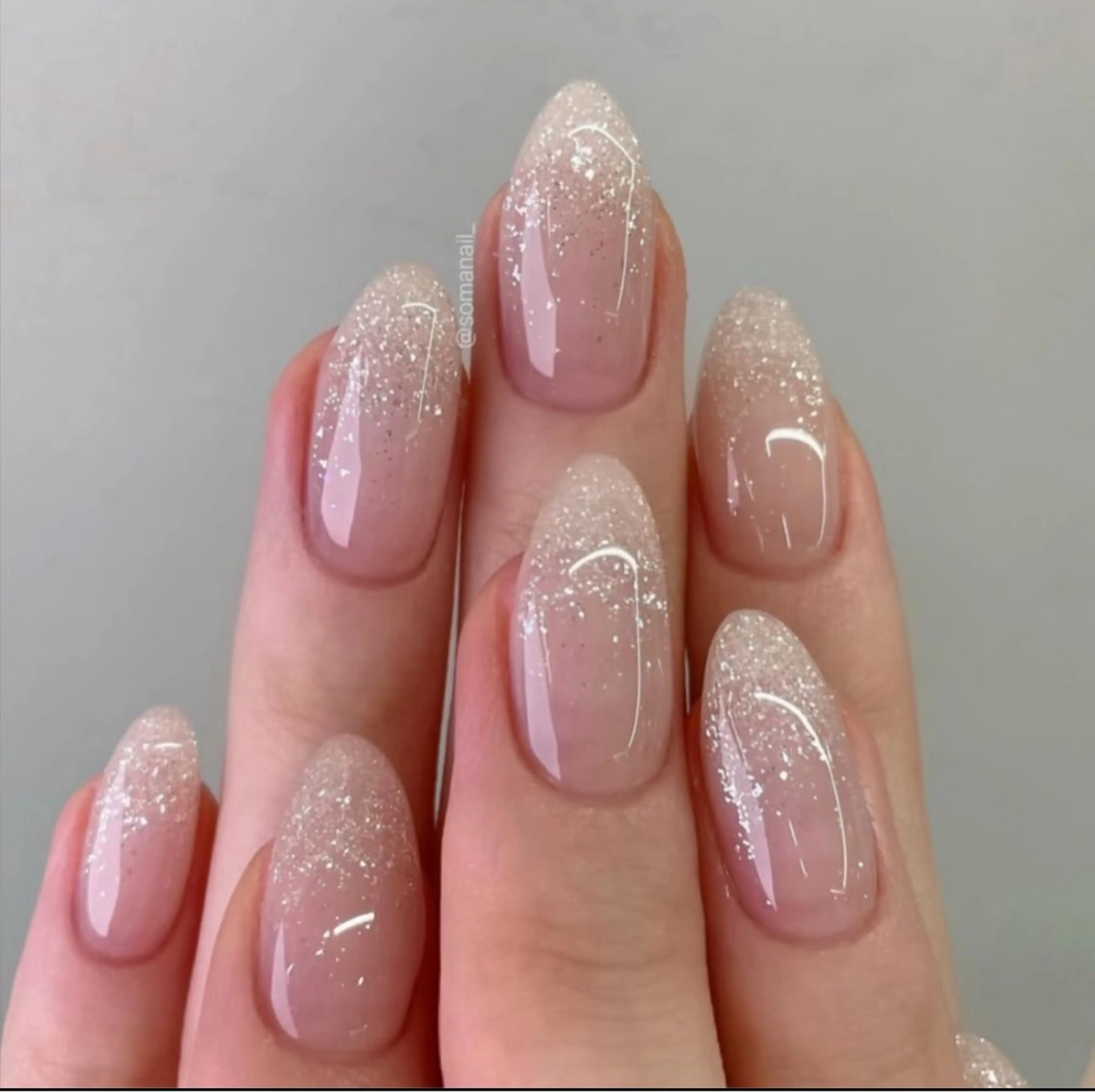 ネイル Maggie チョウチョウのネイルデザイン