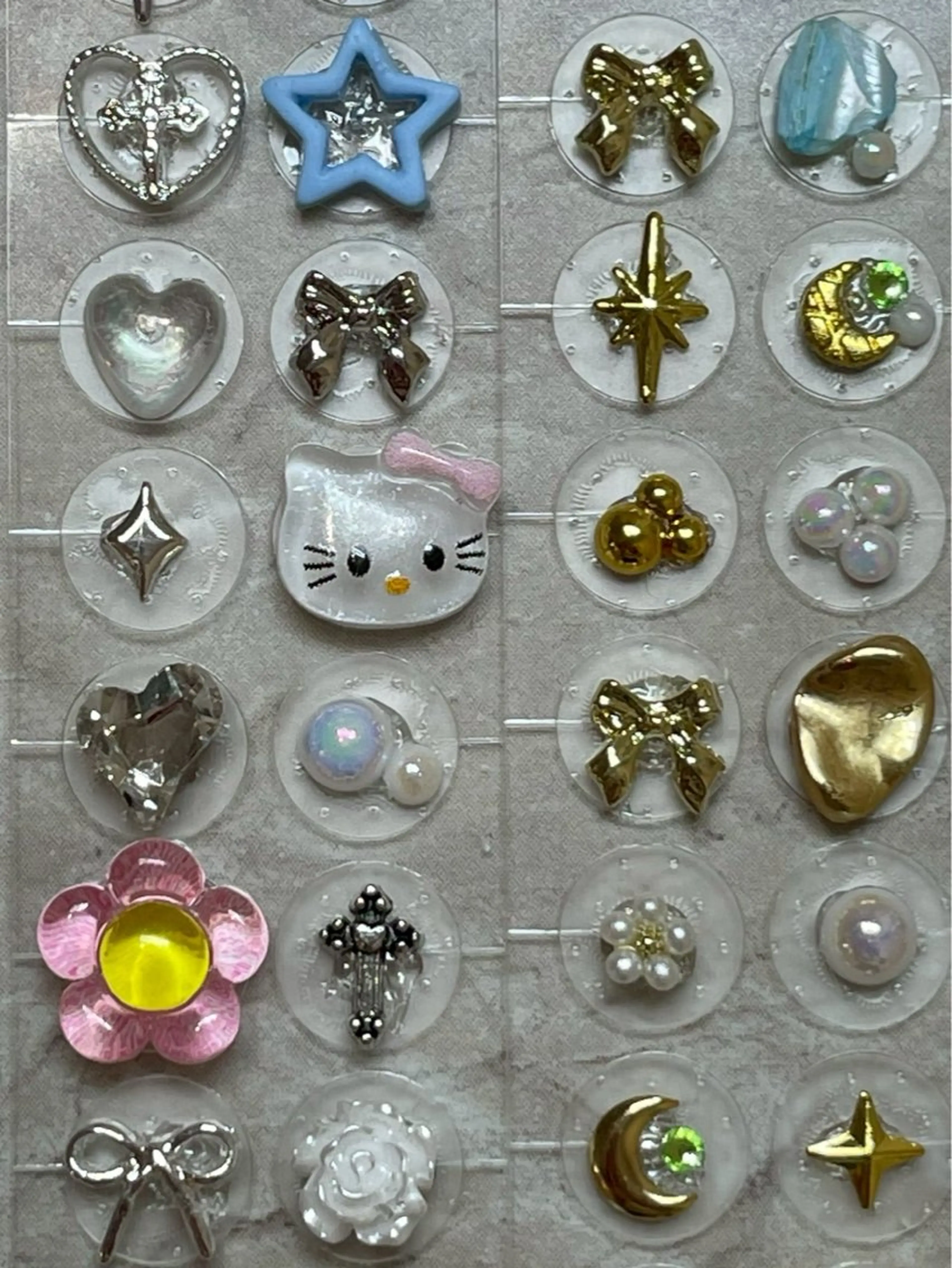 耳ツボジュエリー👂両耳合わせて10個💎イベント、成人式などにの写真