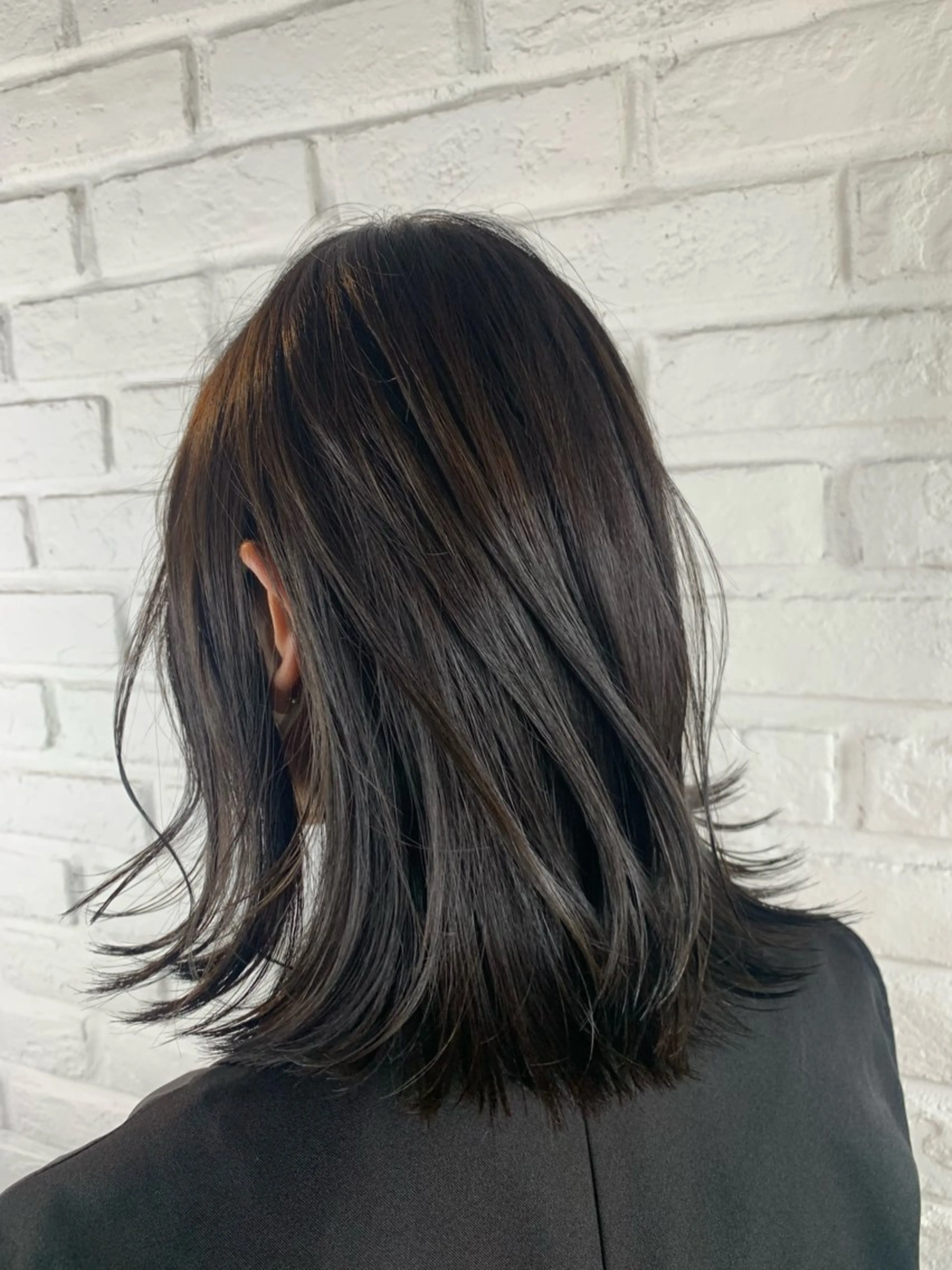 ミディアム カラー 寺元 奈々のヘアスタイル