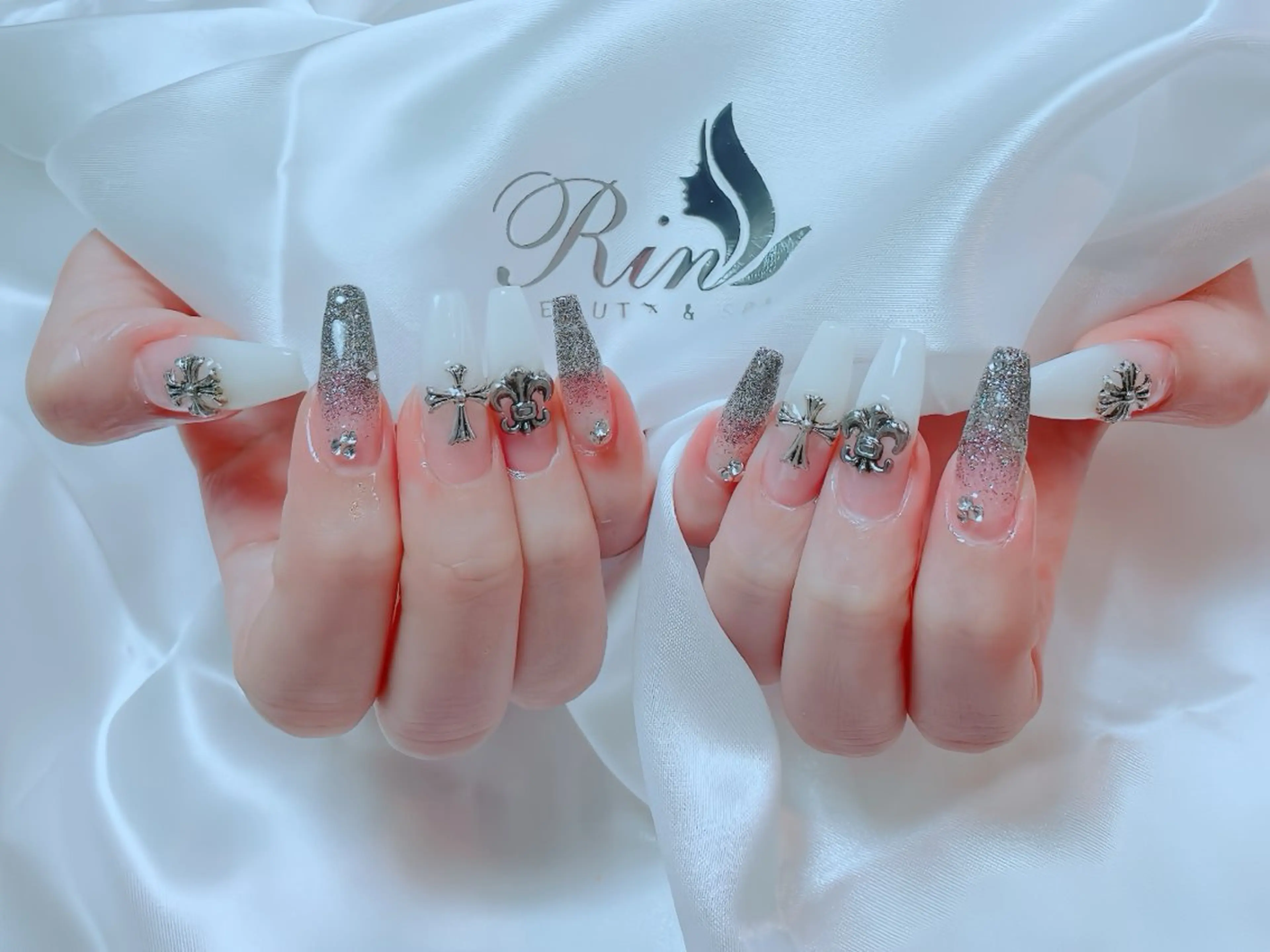 ネイル チークネイル フレンチネイル ガラスフレンチ グラデーション キラキラネイル ハンドネイル Rin Nail 新大久保店のネイルデザイン