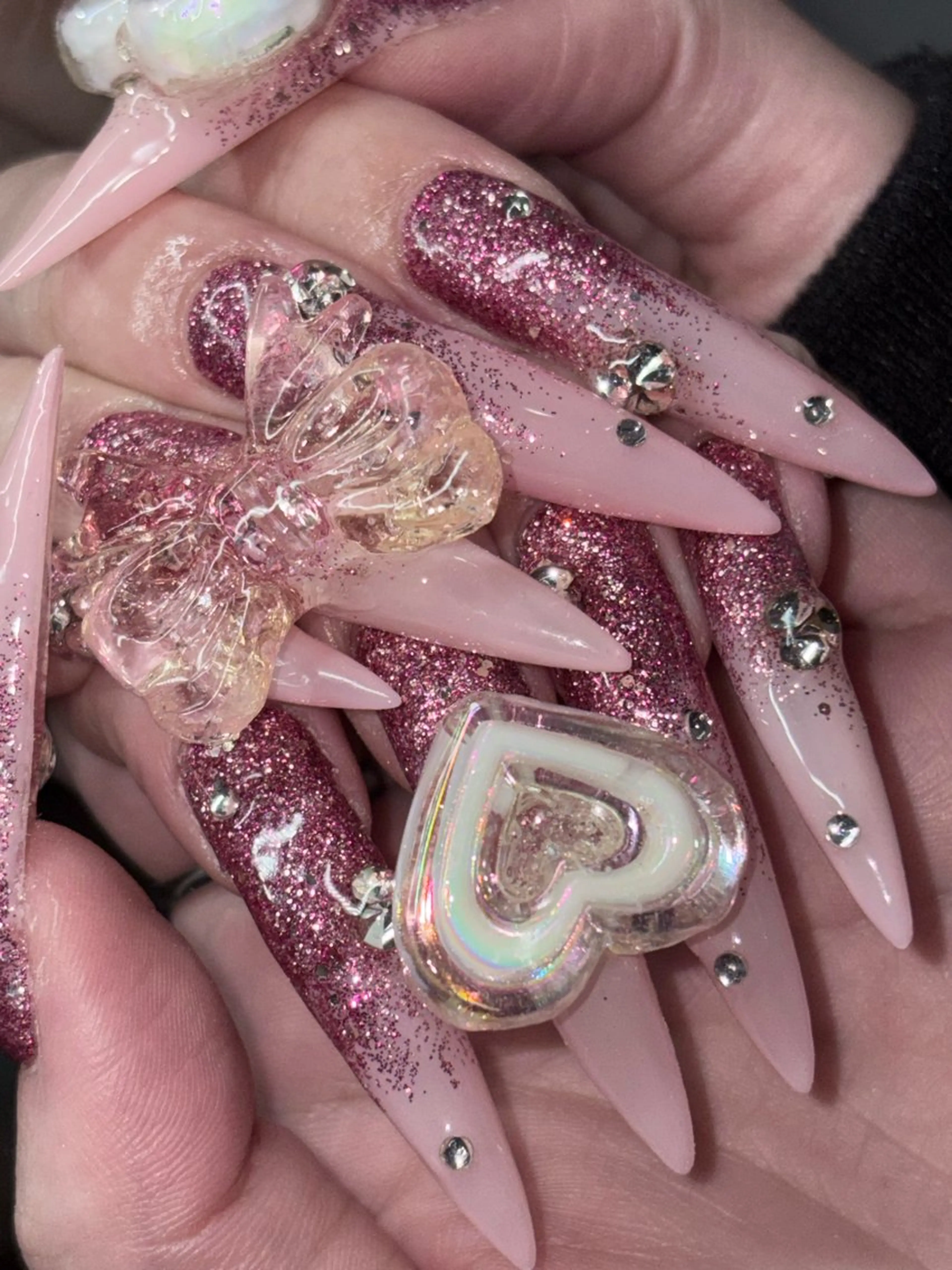 ネイル ハンドネイル NES NAIL所属・さゆり￤推しキャラ ￤ロングネイル🩷のネイルデザイン