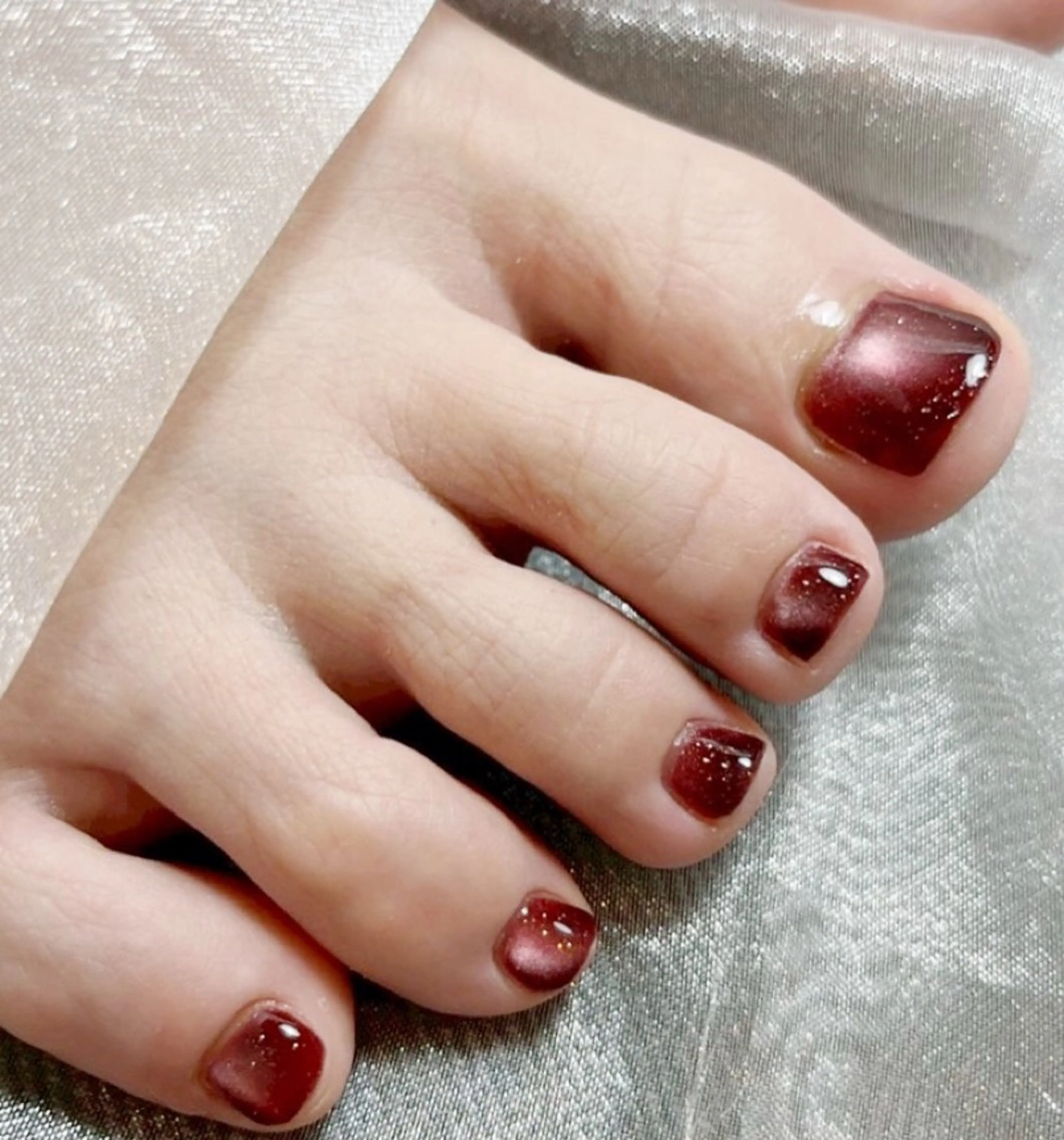 ネイル マグネットネイル マグネットワンカラー ワンカラーネイル フットネイル Mia nail 【⠀ミアネイル 】のネイルデザイン