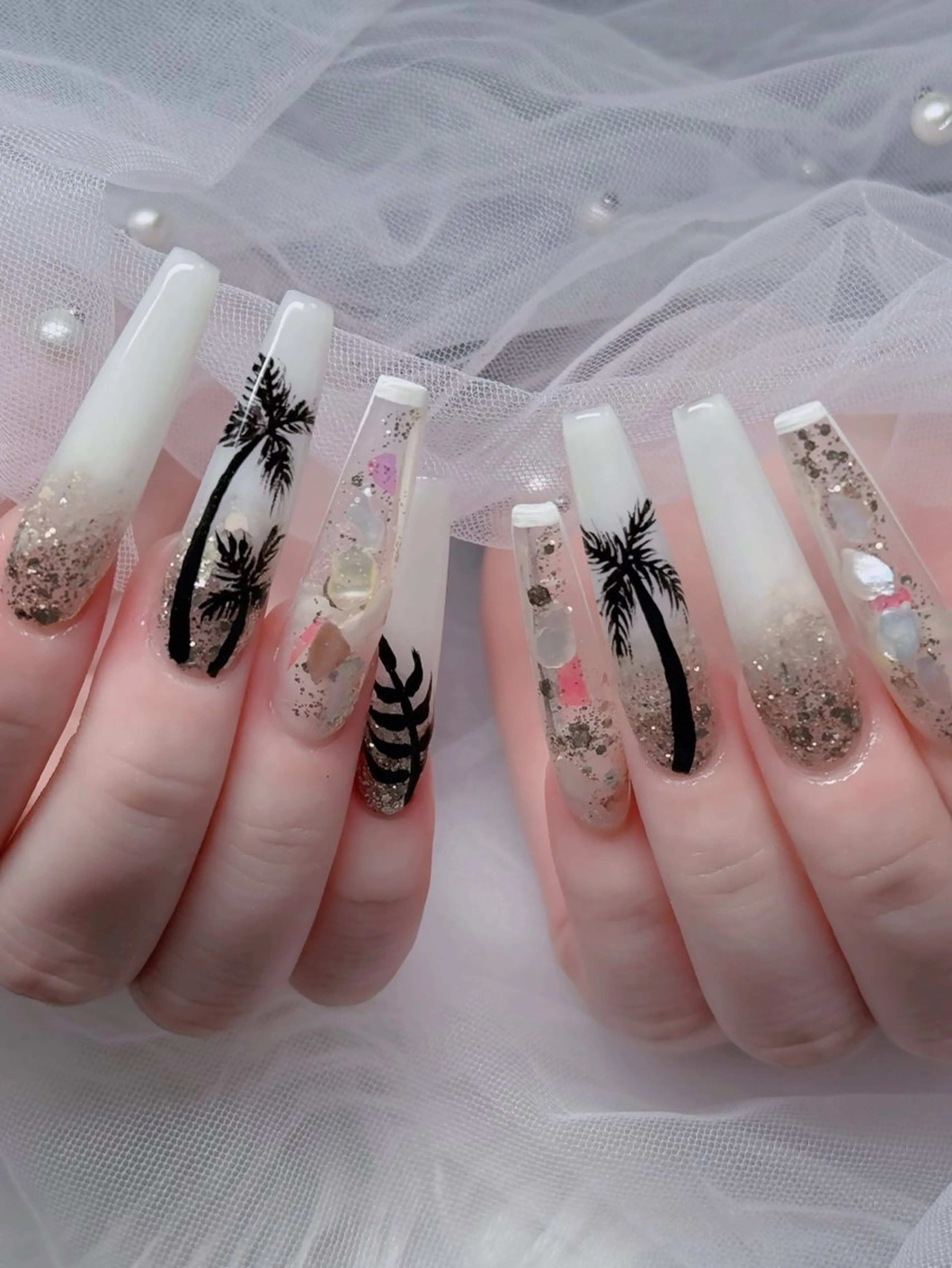 ネイル オーロラネイル フレンチネイル ジェルネイル ハロウィン キラキラネイル ハンドネイル H.baby Nail Salonのネイルデザイン