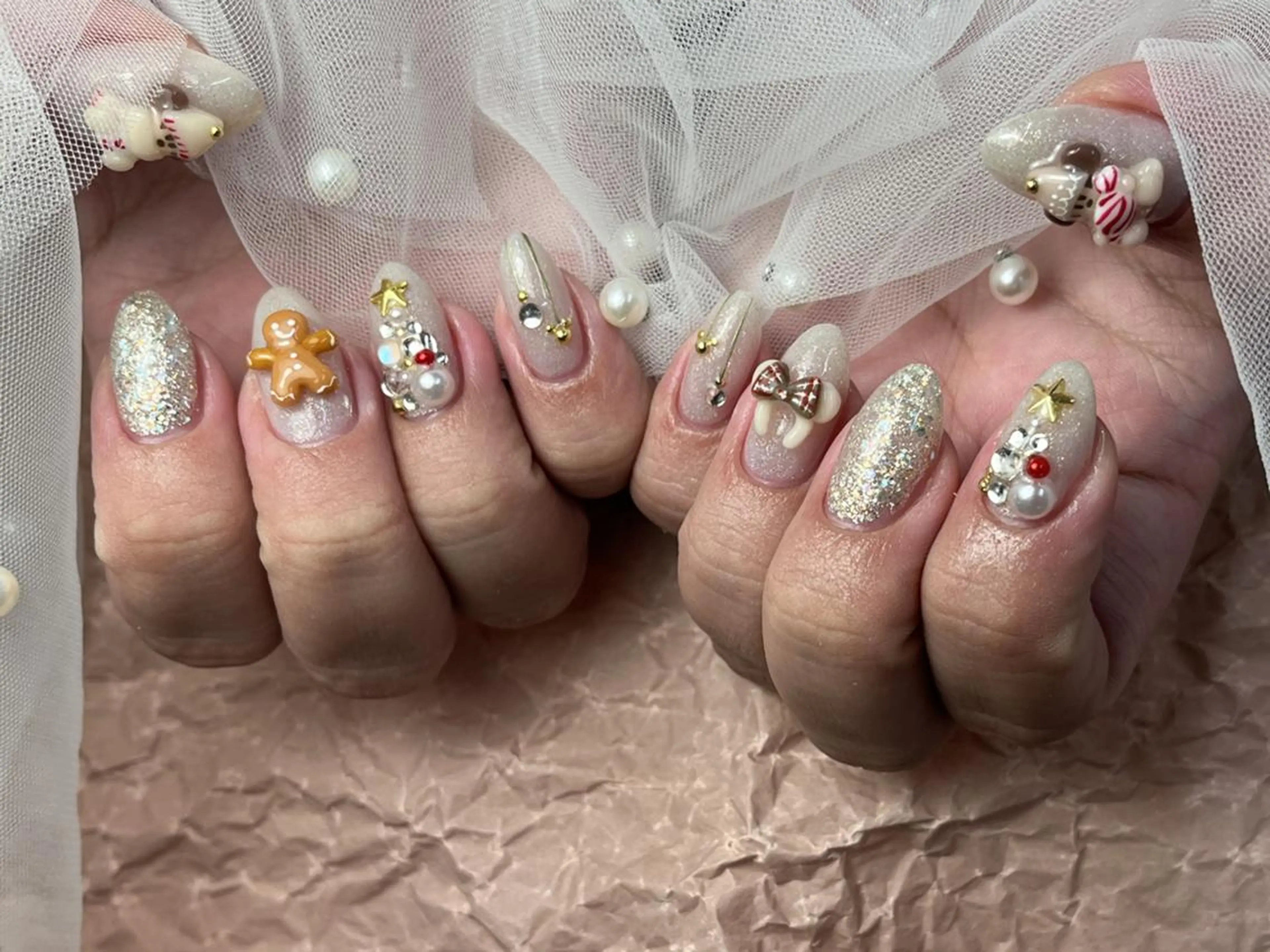 ネイル ラメ(グリッター) 冬ネイル クリスマス ハンドネイル ToliyDeliy Nail Salonのネイルデザイン