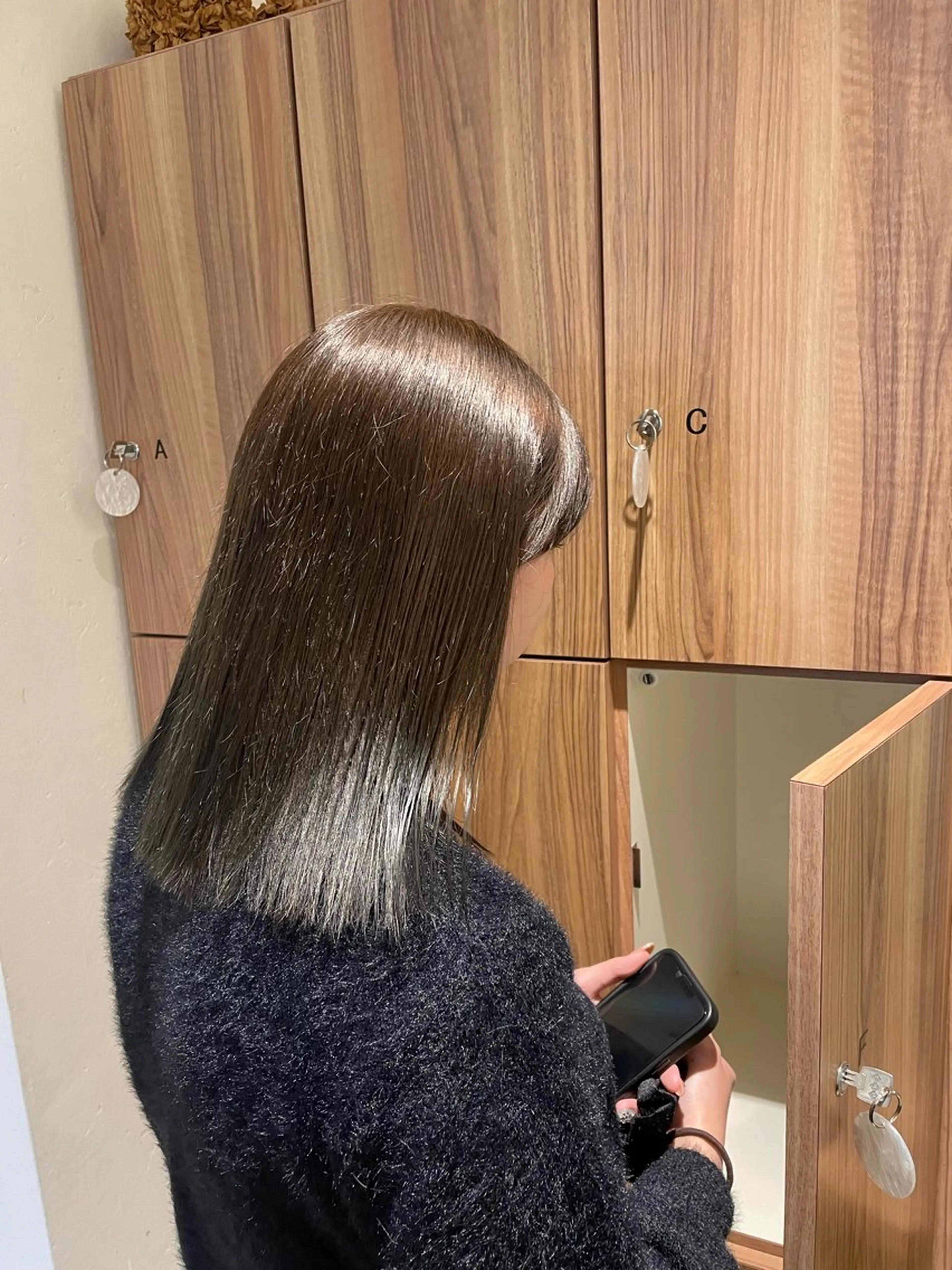 セミロング ヘアカラー 小宮山 桃加のヘアスタイル