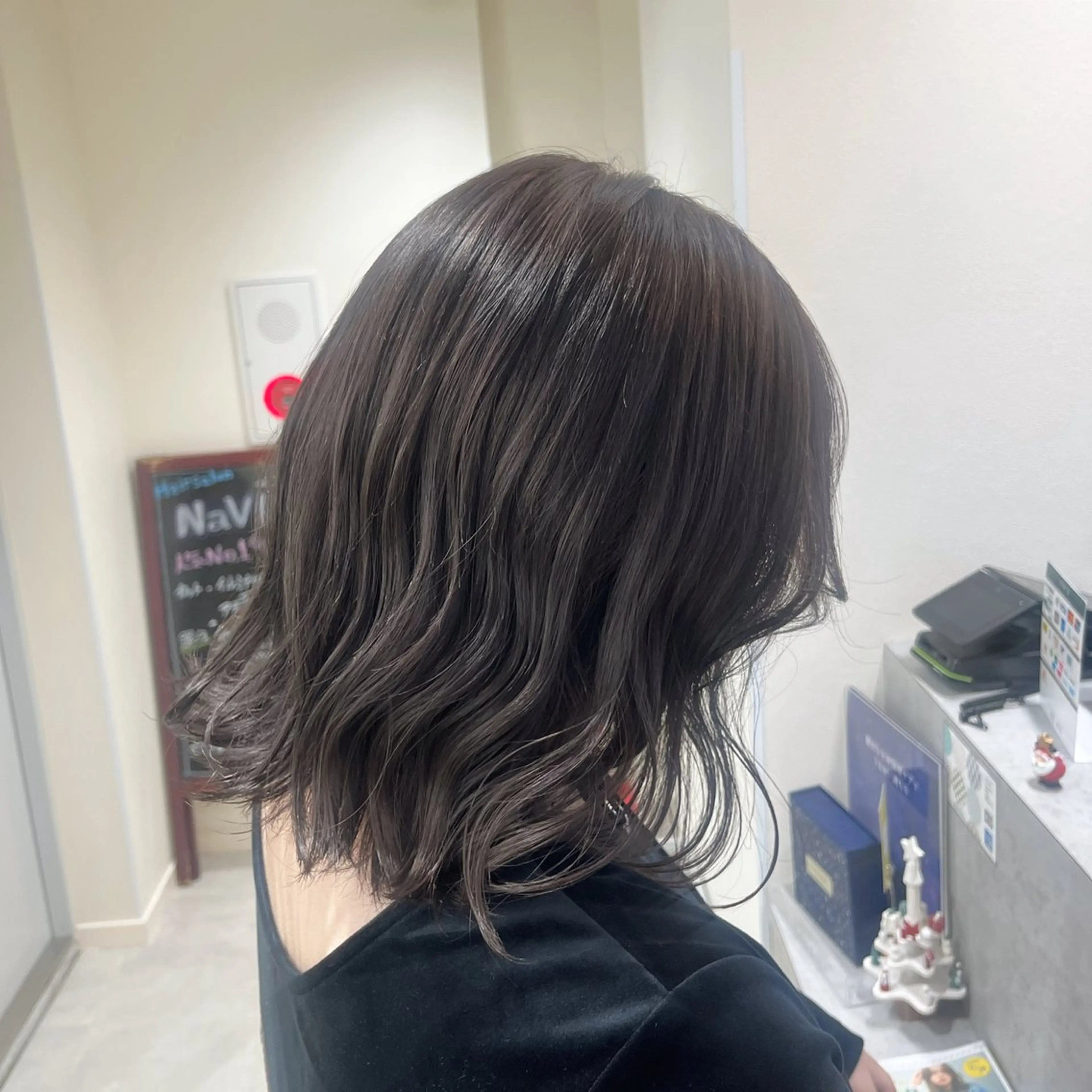 ミディアム ユイナ 🕊NaVI ベージュ/透明感のヘアスタイル