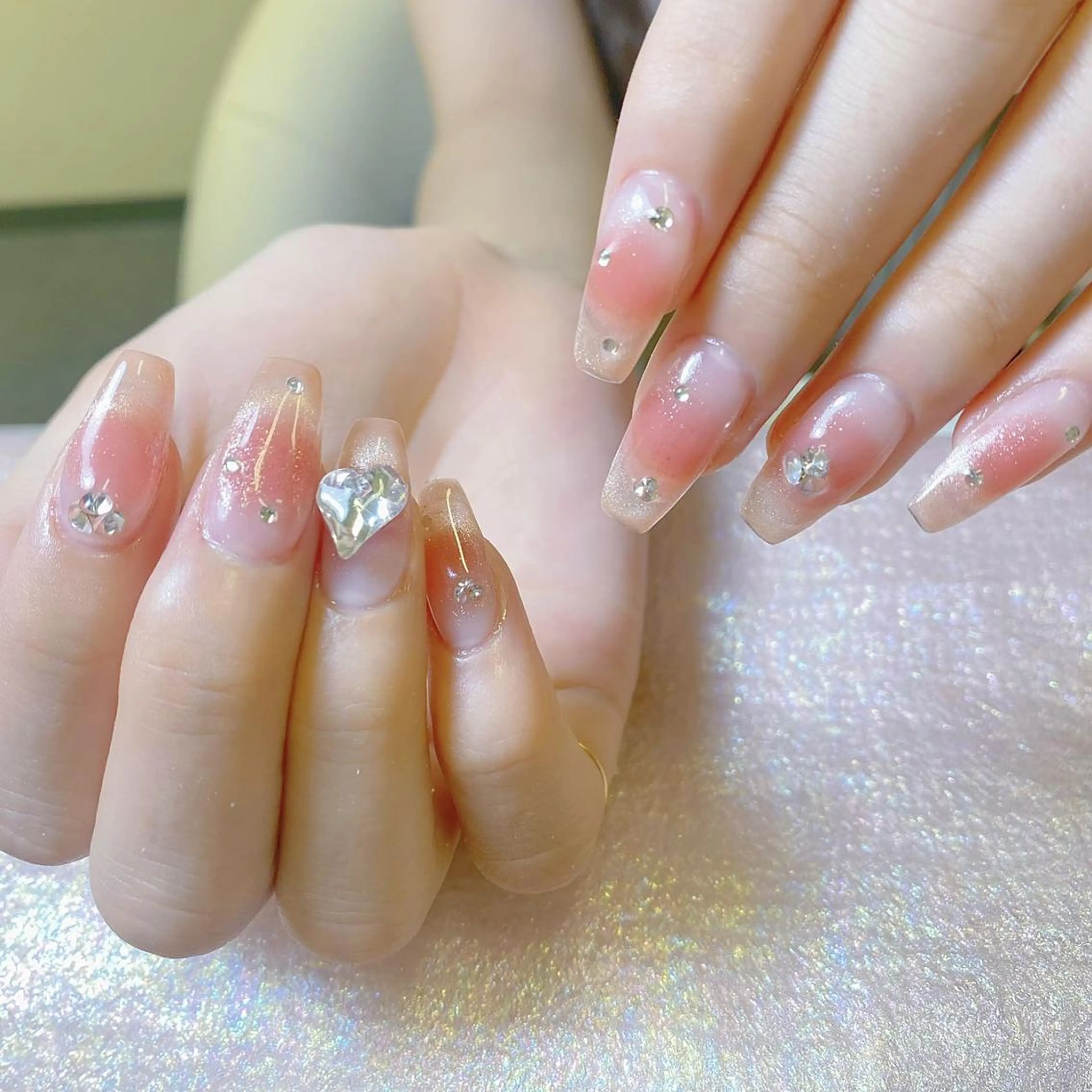 ネイル チークネイル ジェルネイル キラキラネイル マグネットネイル 持ち込み ハンドネイル Queen's ゆなのネイルデザイン