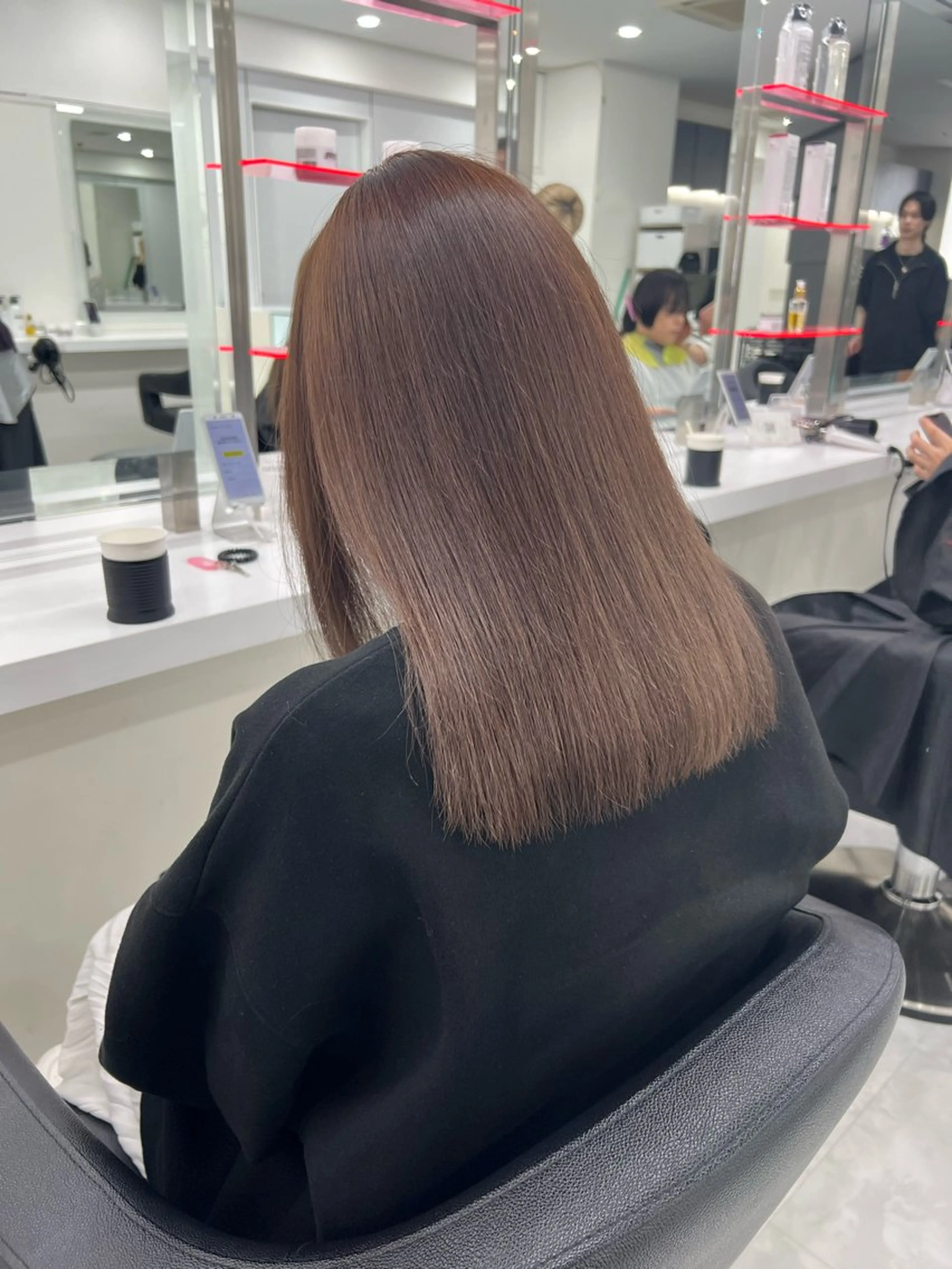 セミロング カラー オリーブカラー🫒 レイヤーカット✂︎のヘアスタイル
