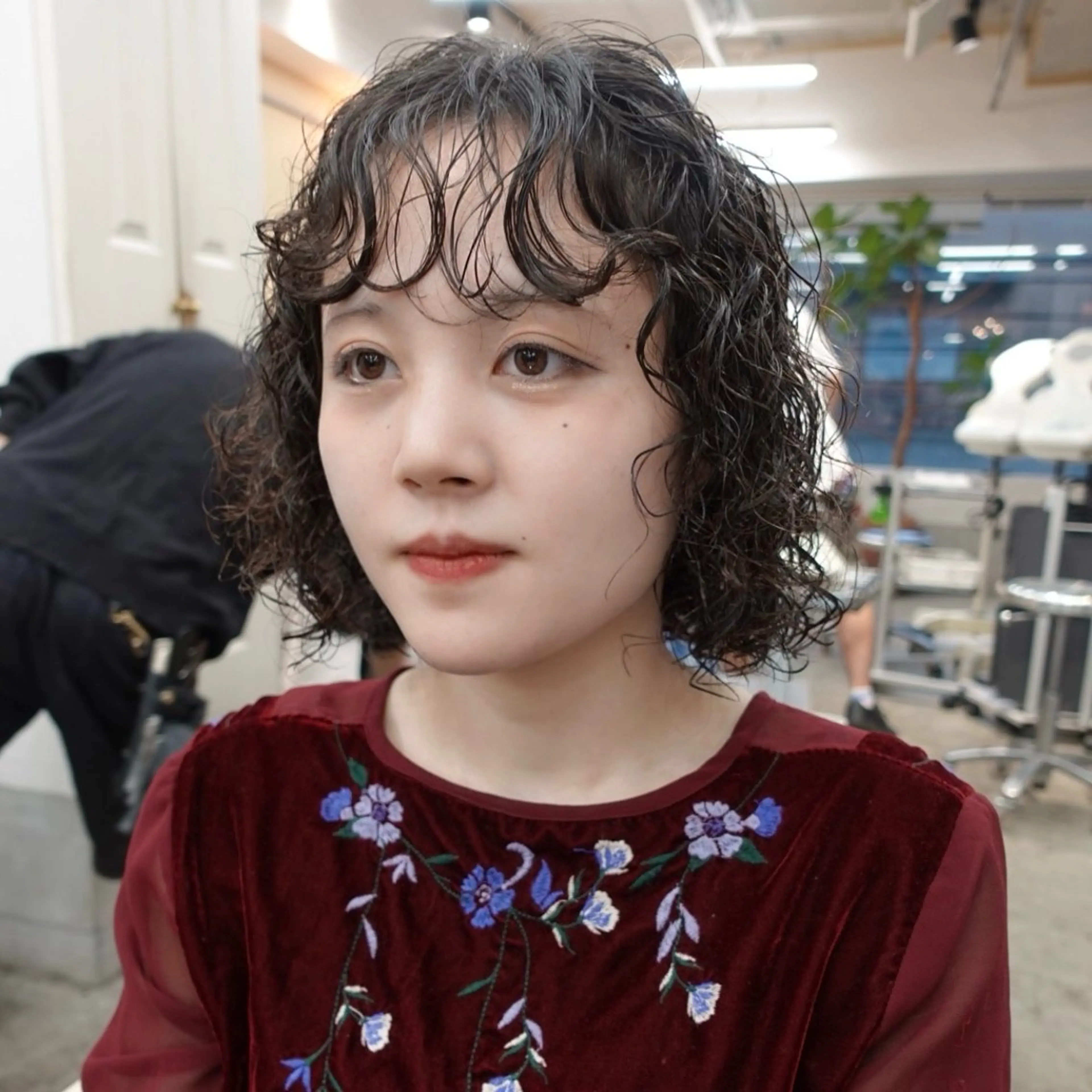 ショート パーマ ヘアアレンジ ボブ オン眉 ストレートパーマ カット パーマ 🌐サトウ リョウ🌐のヘアスタイル