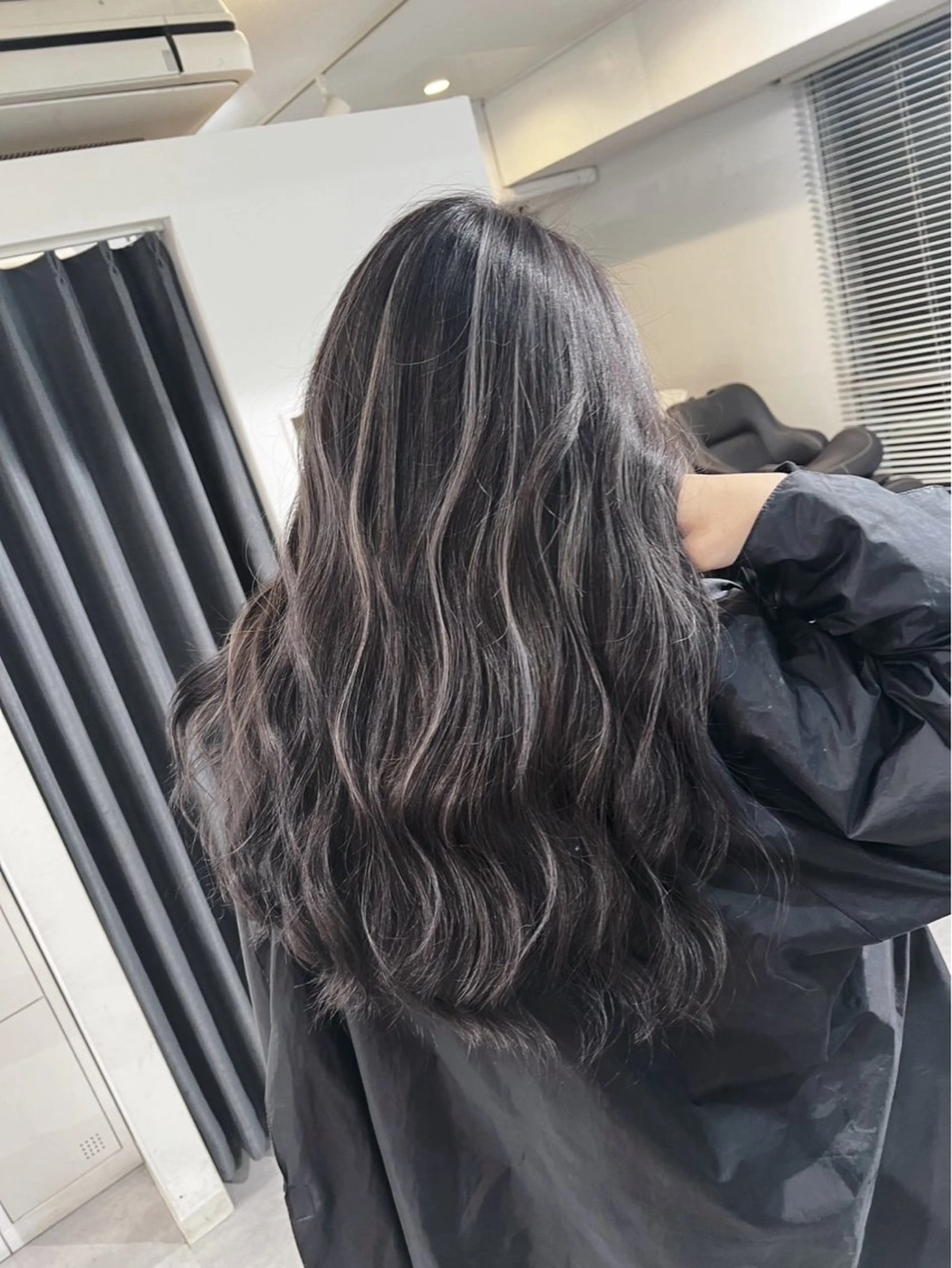 ロング カラー ダークグレー ダークグレージュ グレージュ ハイライトカラー ハイライト ヘアカラー トリートメント ROBIN所属・指名数No.1 /NAOYAのヘアスタイル