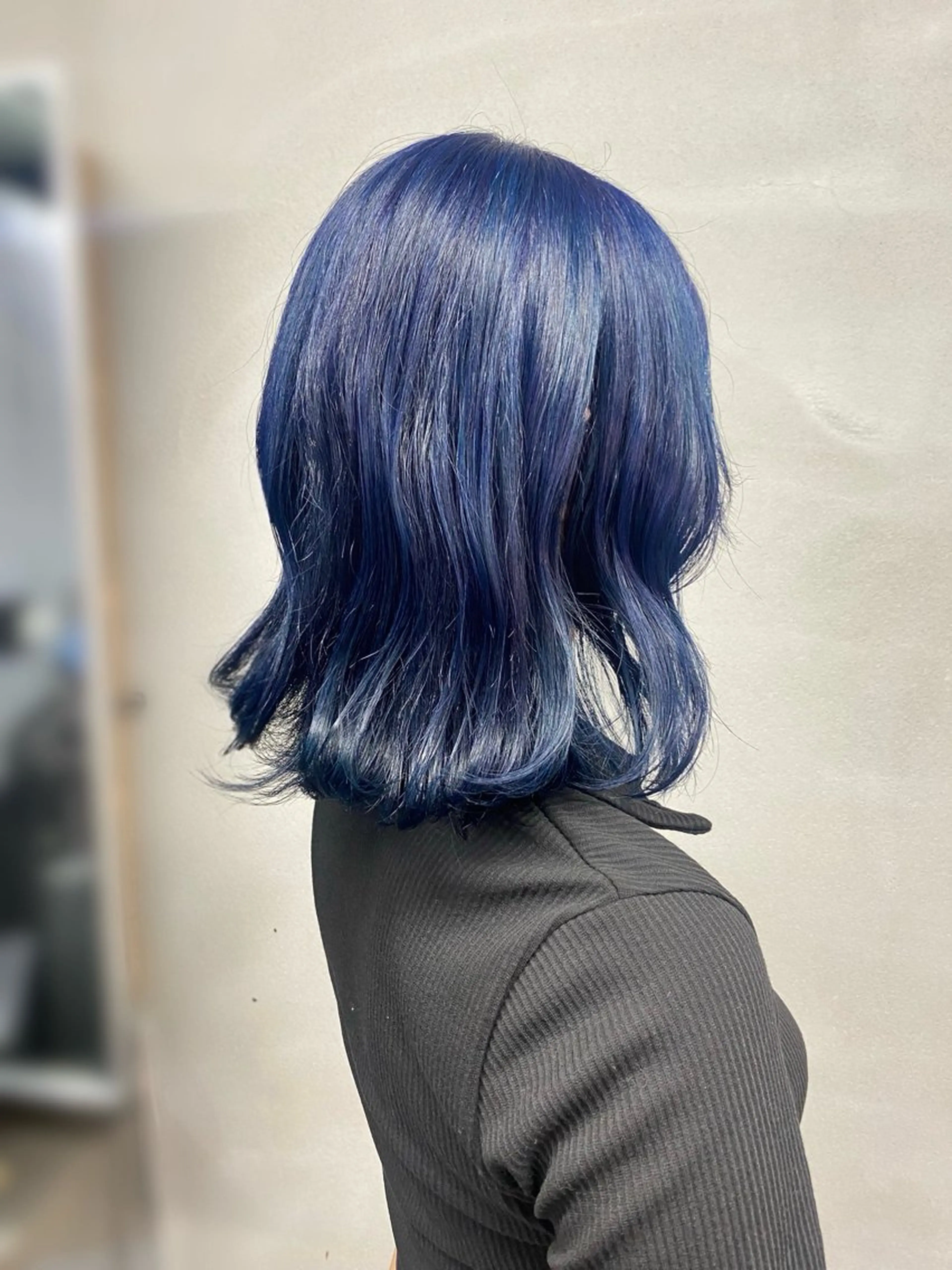 ミディアム カラー 黒髪 ブリーチ ブルーカラー ブルーブラック デザインカラー 柏 デザインカラー/ レイヤー🐣シオリのヘアスタイル