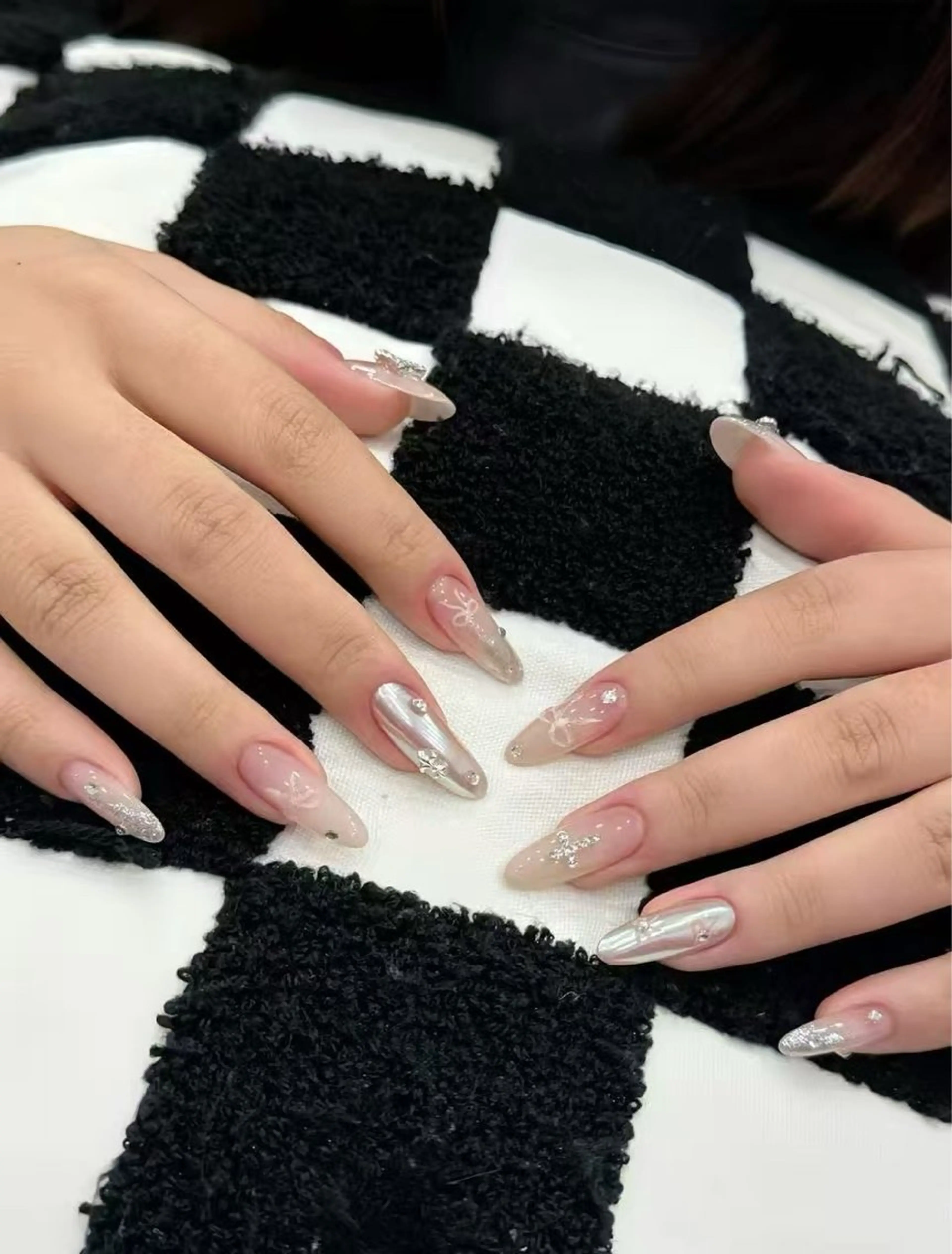 ネイル フラワーネイル フレンチネイル ジェルネイル ガラスフレンチ ハート ハンドネイル BabyYouMi nailのネイルデザイン