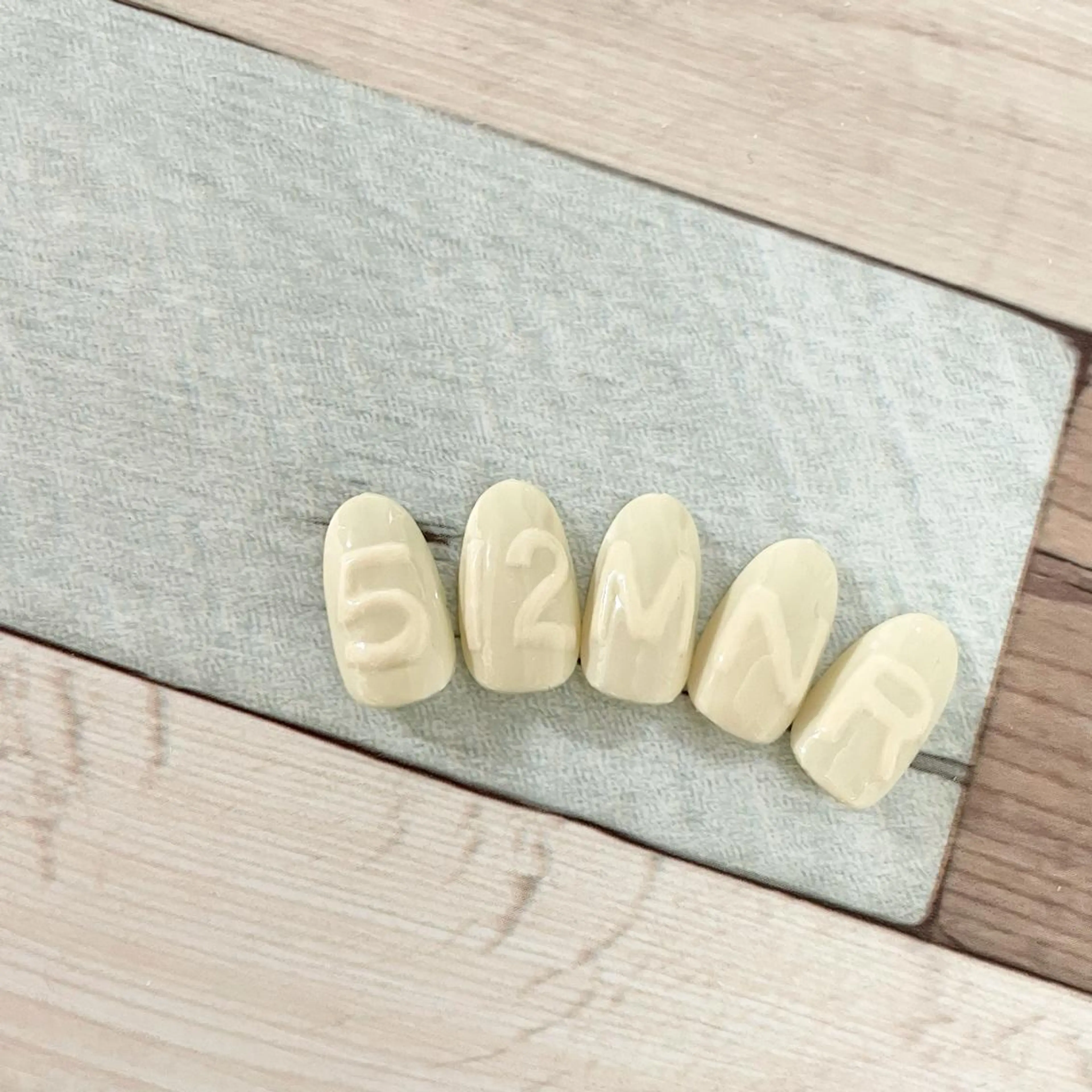 ネイル ぷっくりネイル Nail Blue512所属・Nailist MINORIのネイルデザイン