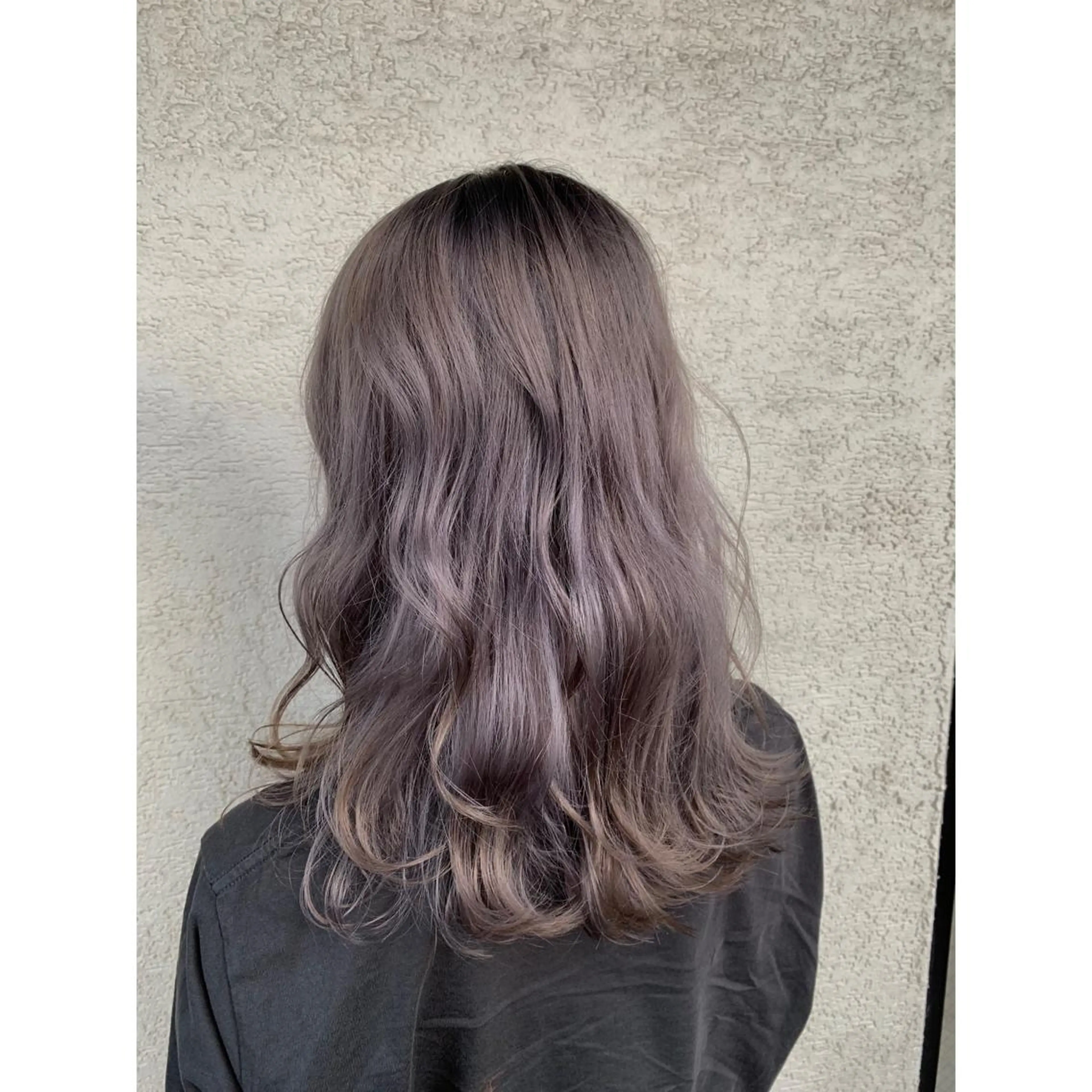 セミロング カラー アブアイ所属・艶髪・酸性ストレート フリツのヘアスタイル