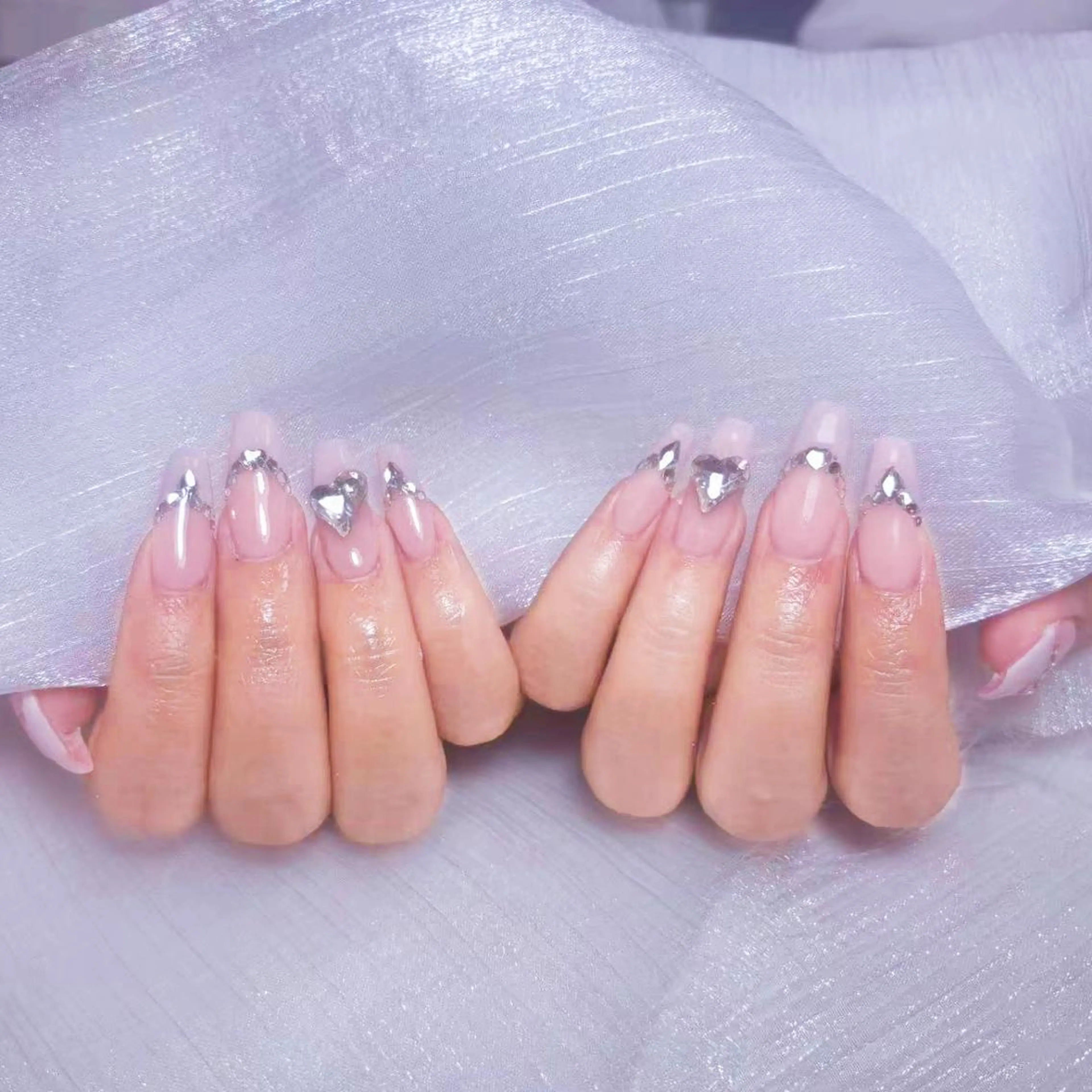 ネイル アートネイル オーロラネイル ガーリー キラキラネイル 韓国ネイル ハンドネイル DIAMOND 💅のネイルデザイン