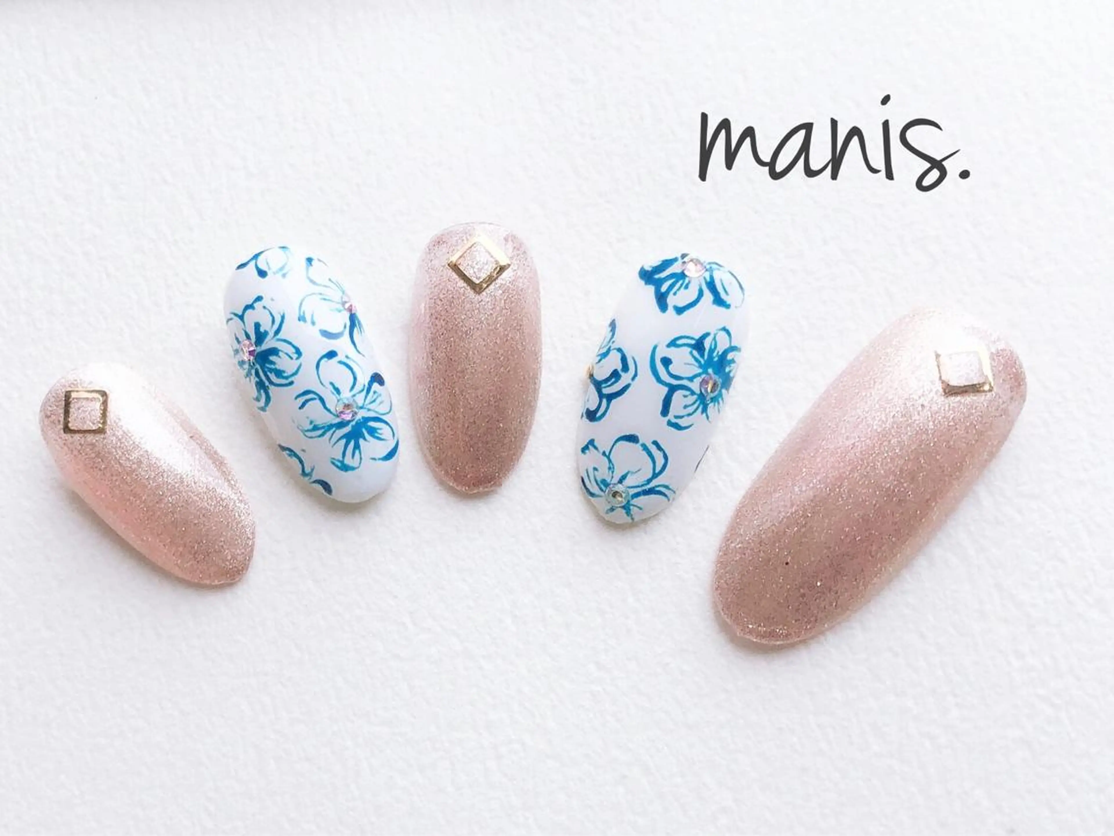 ネイル manis .のネイルデザイン