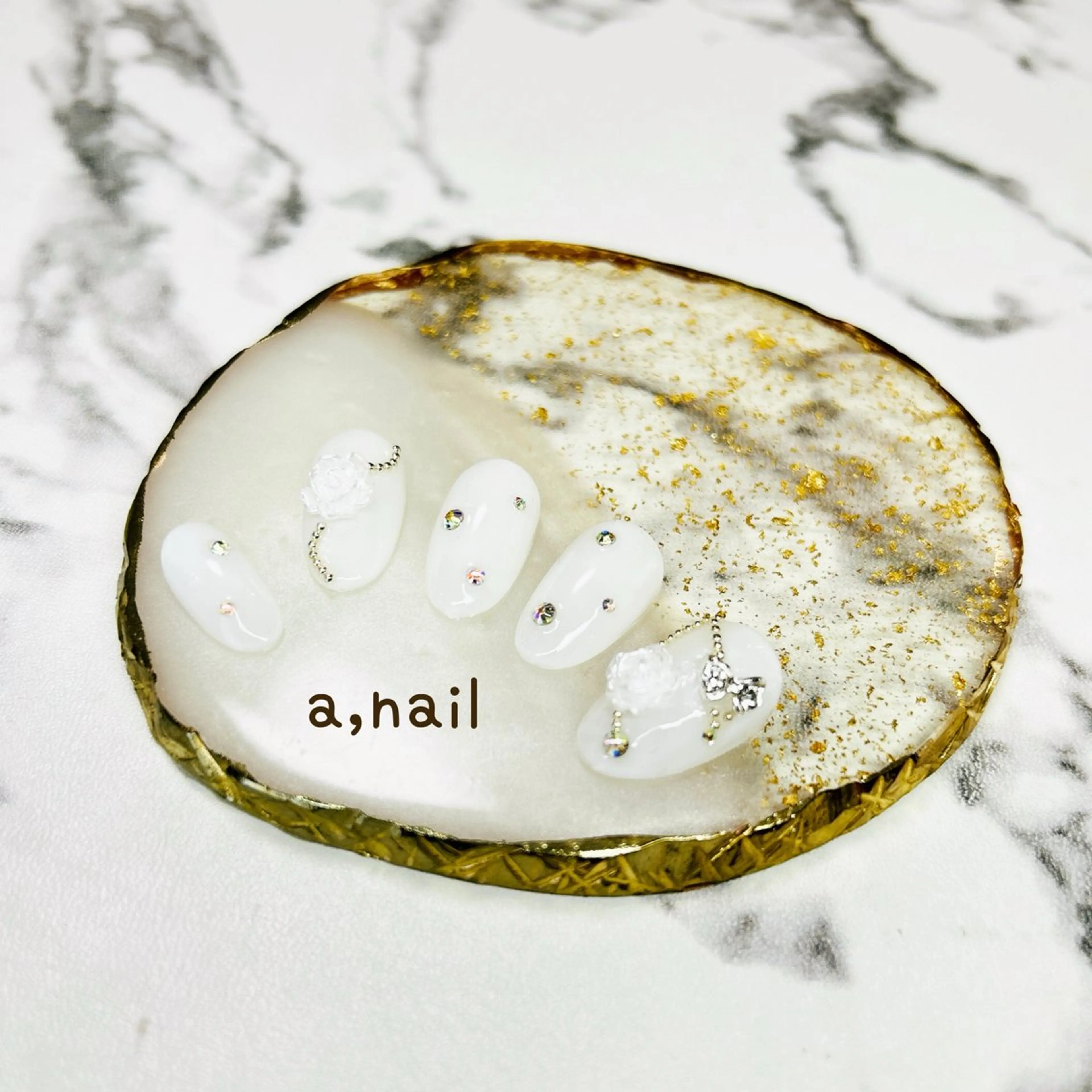 ネイル キラキラネイル リボン シンプルネイル ブライダルネイル ハンドネイル ネイルサロン エーネイルのネイルデザイン