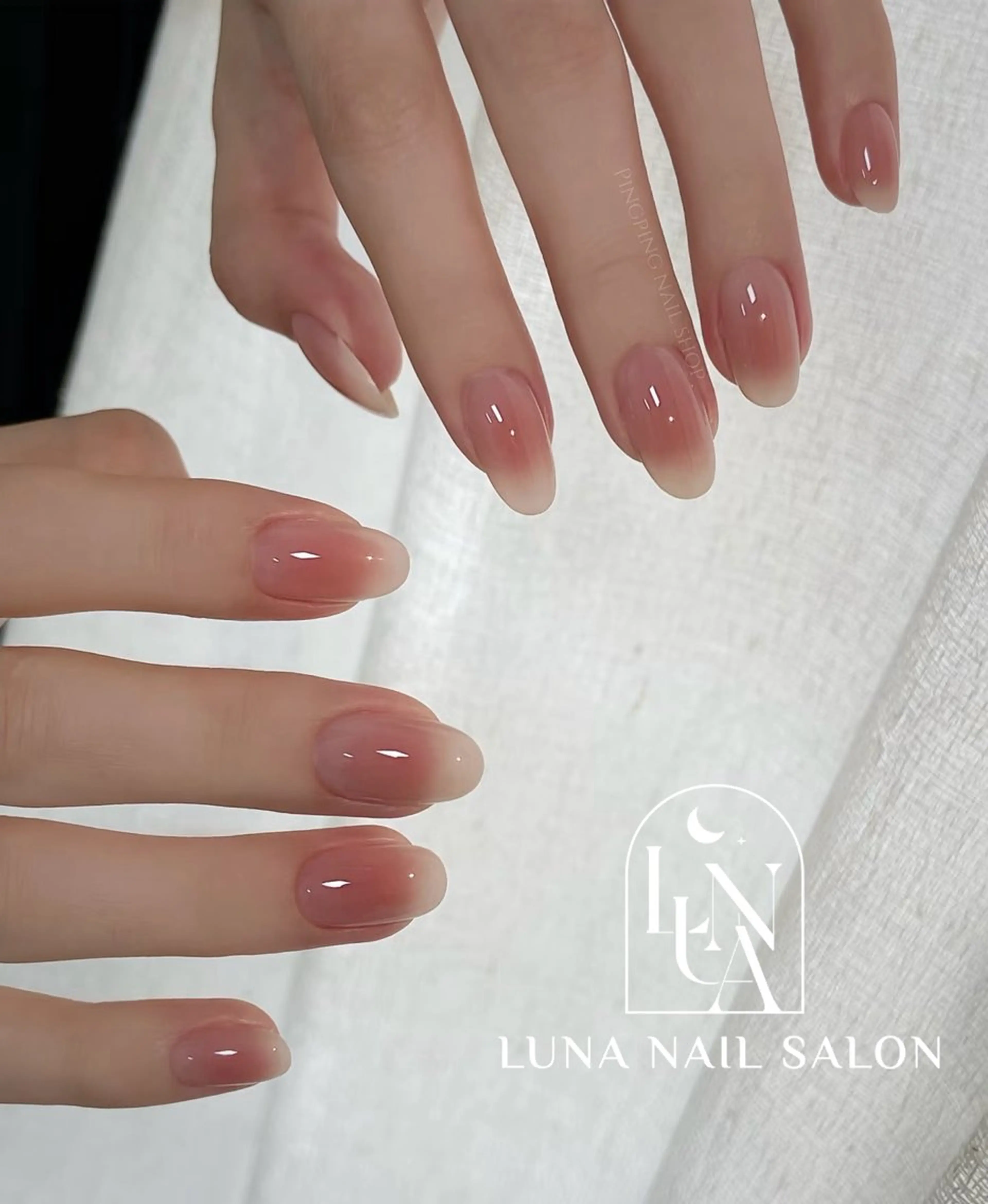 「HAND」チークネイル🍓ベース色ありの写真