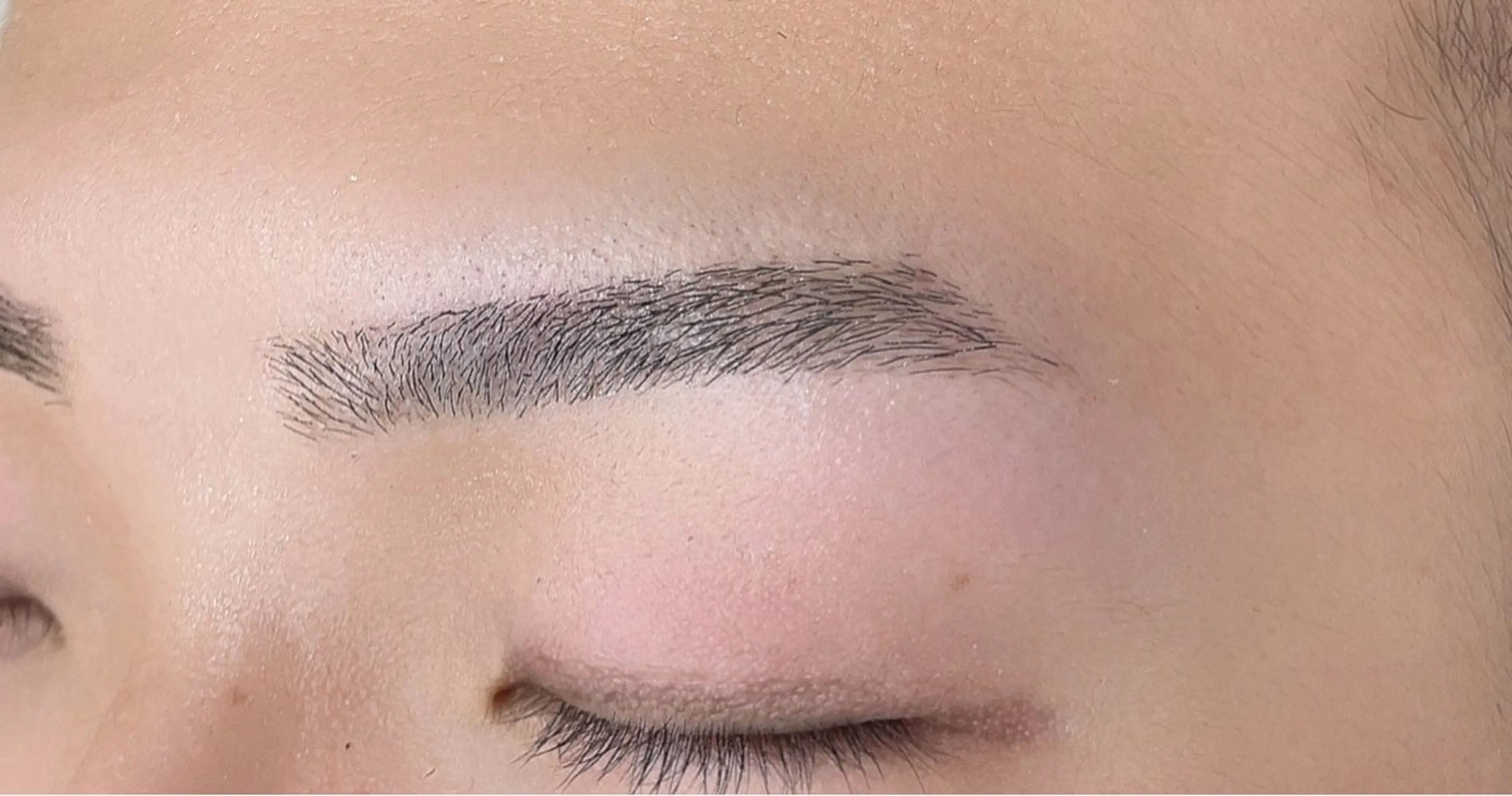 メンズ アイブロウ ワックス脱毛 眉カット その他(アイブロウ) une FEMINの眉毛・アイブロウイメージ