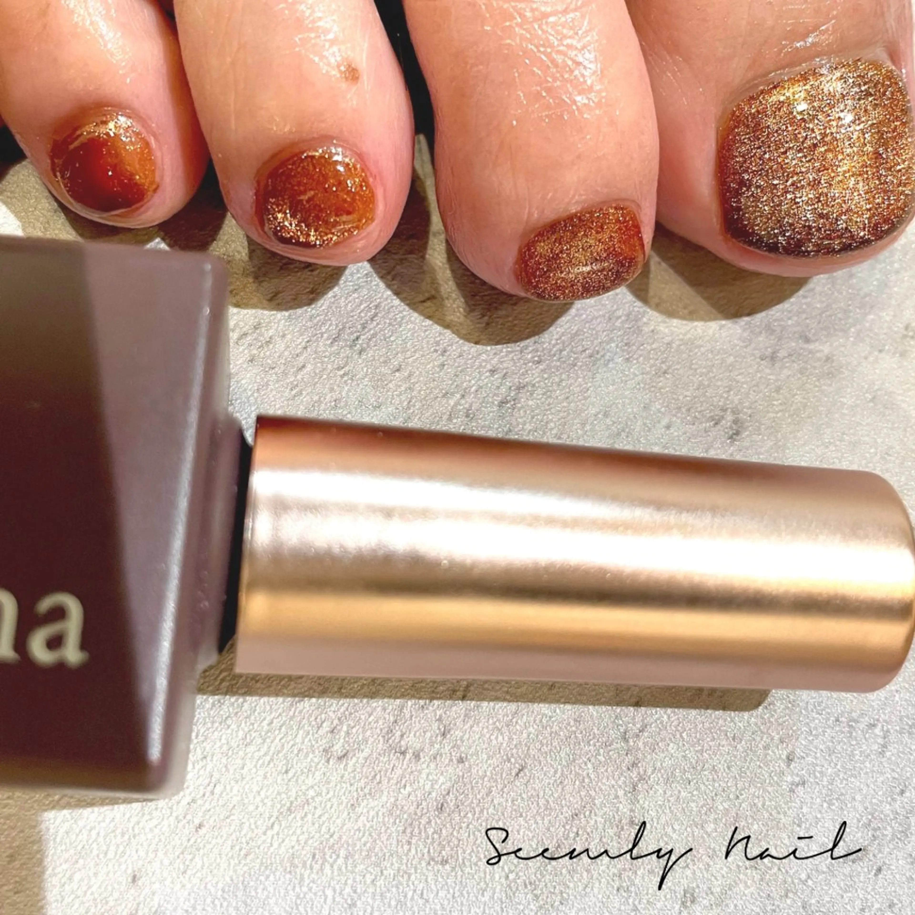 ネイル アートネイル ブラウン フラワーネイル フットネイル ラメ(グリッター) Seemly 千田町店所属・フラワーパラジェル 🌸シームリーエミのネイルデザイン