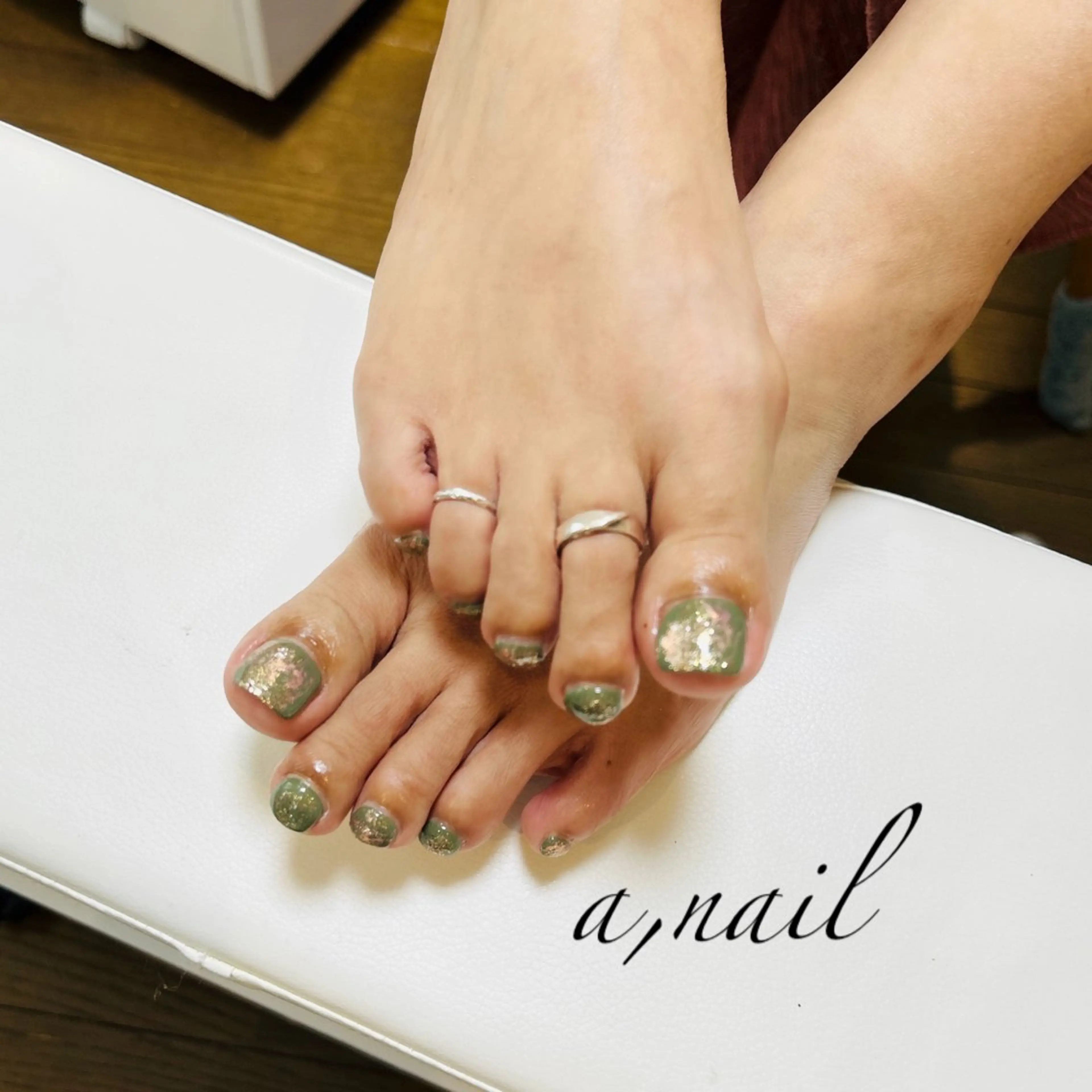 ネイル フットネイル ジェルネイル グラデーション キラキラネイル オフィスネイル フットネイル ネイルサロン エーネイルのネイルデザイン