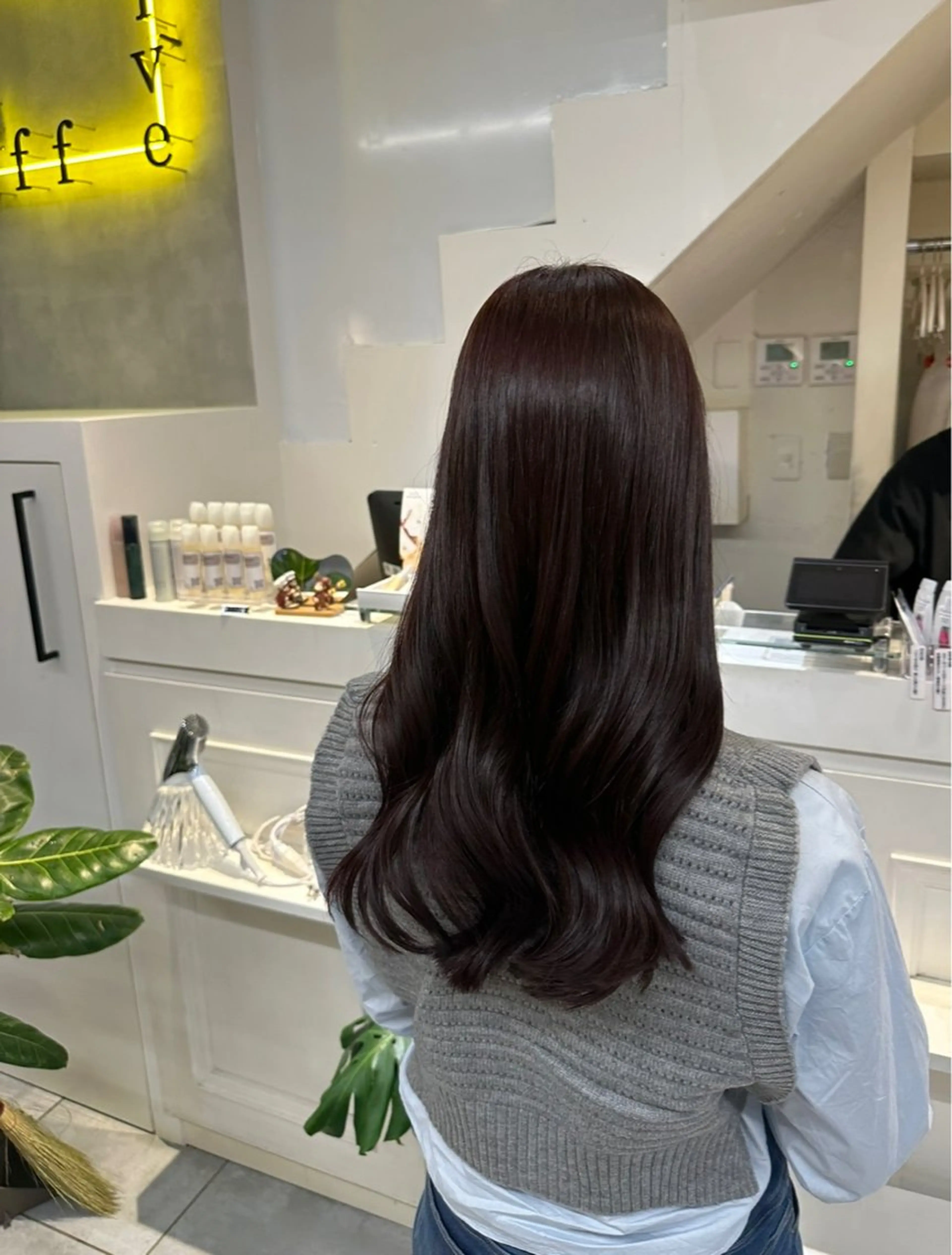 ロング カラー 矢幡 栞菜のヘアスタイル