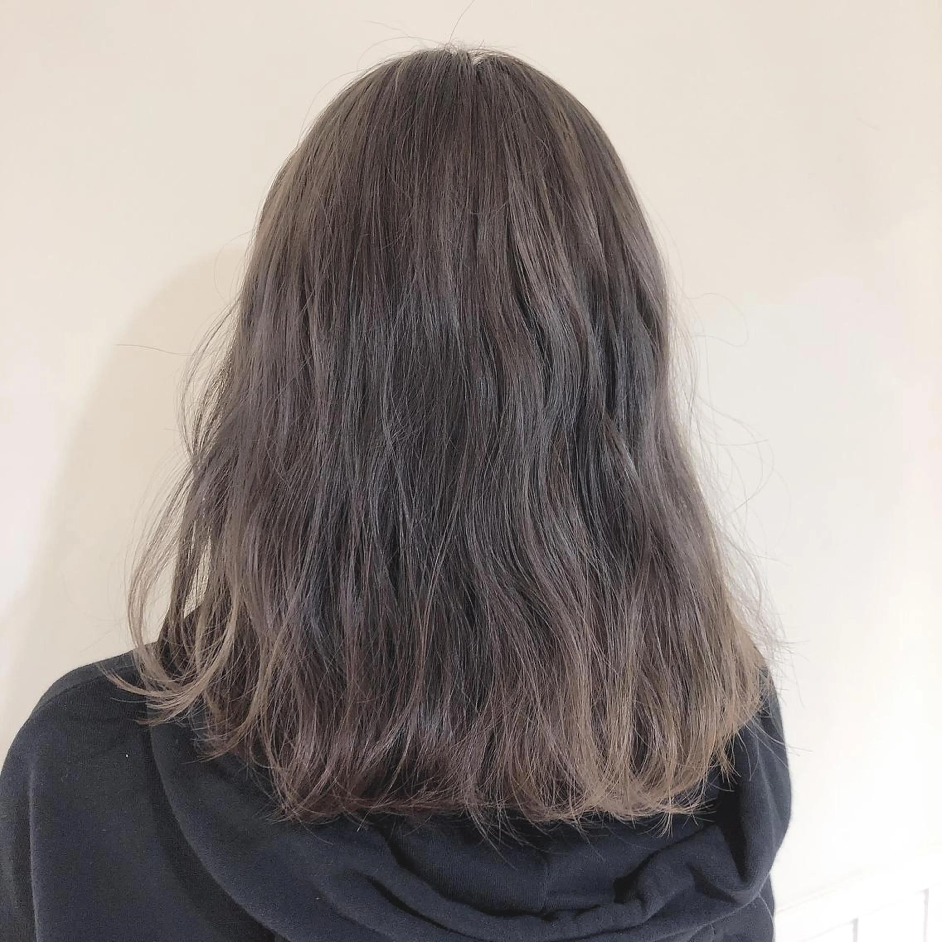 セミロング ブリーチ指名 NO1🌈SAKIのヘアスタイル