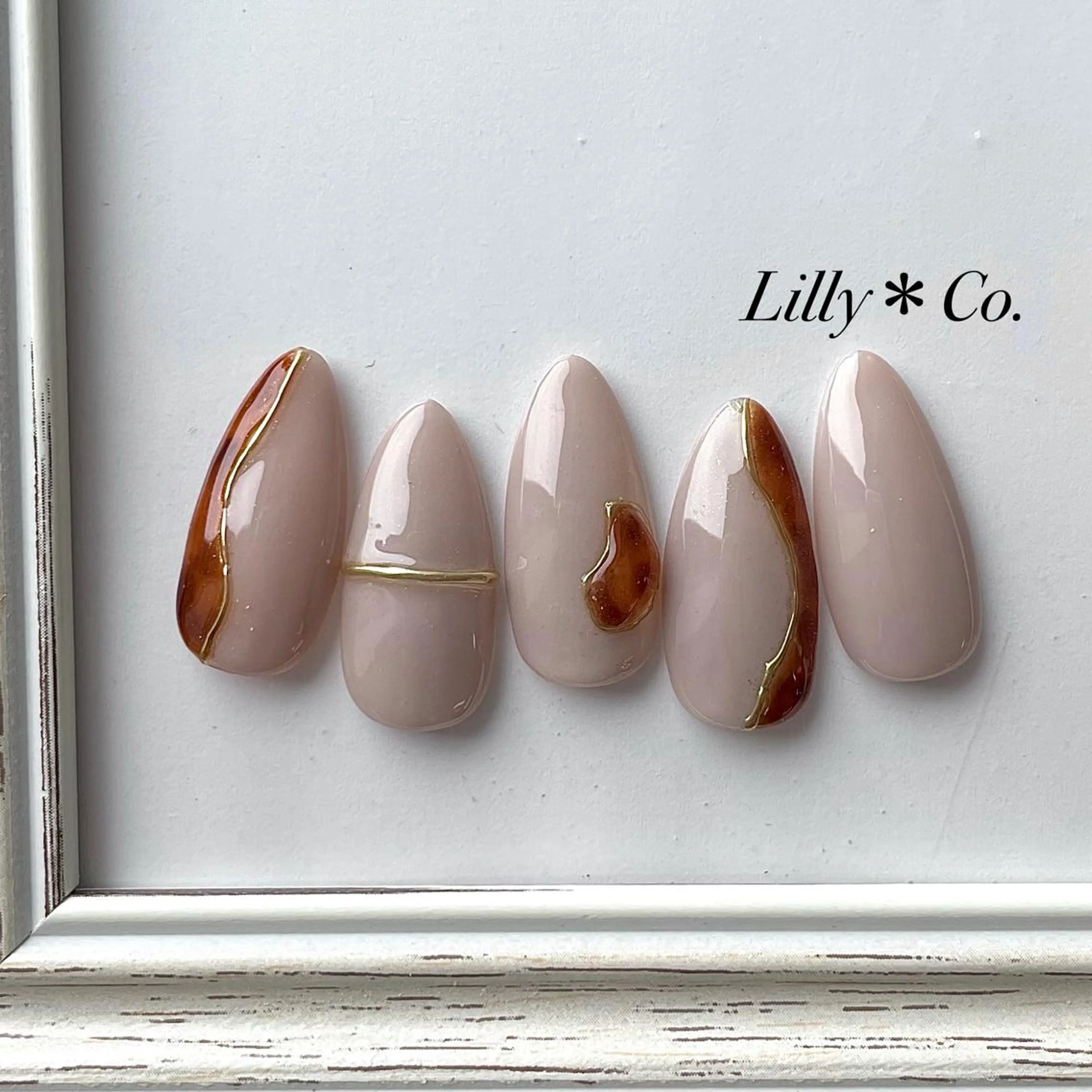 ネイル べっ甲ネイル ハンドネイル ハンドケア Lilly Co.のネイルデザイン