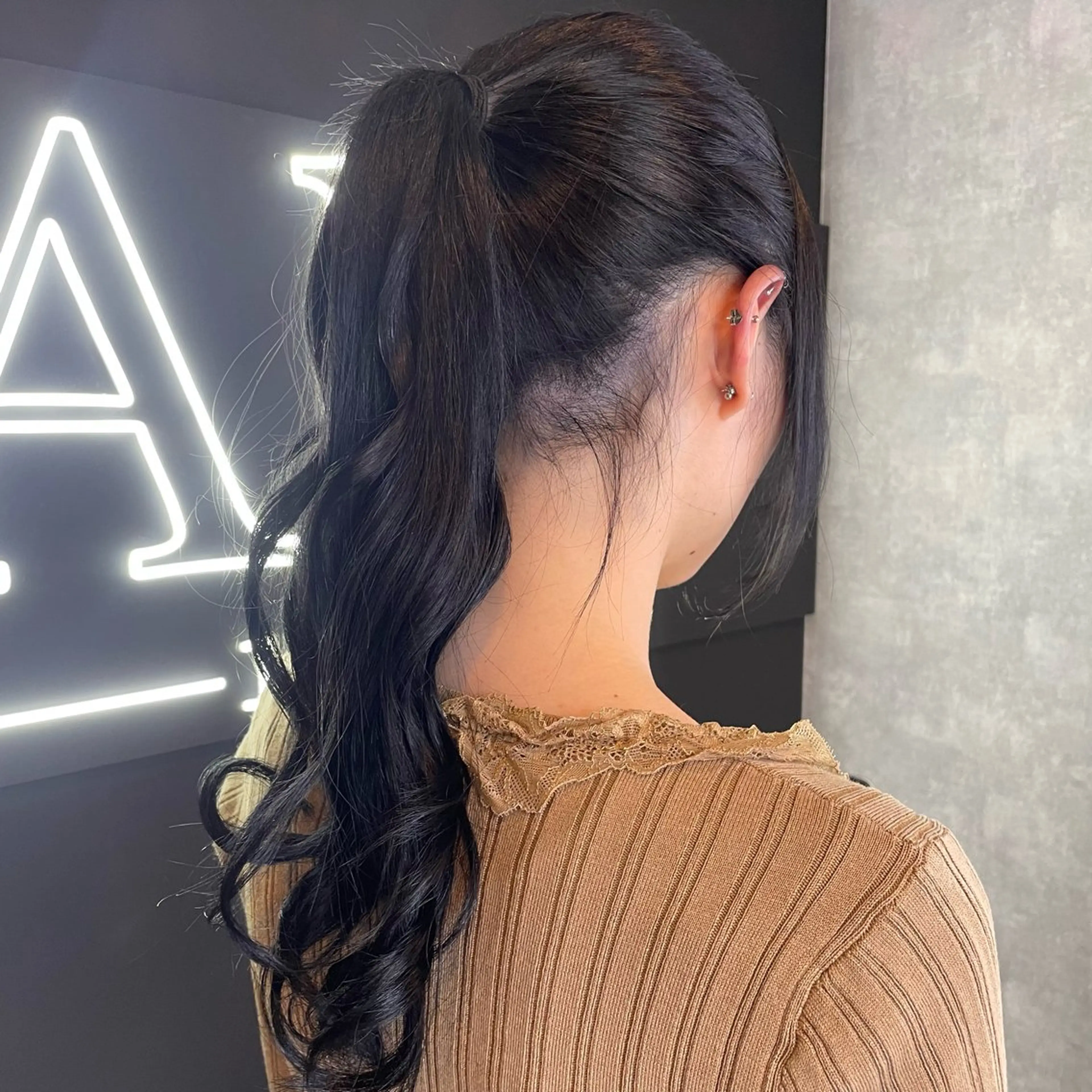 ロング カラー 黒髪 ブルーカラー ブルーブラック ヘアカラー Ala.所属・ ︎︎ 寧音のヘアスタイル