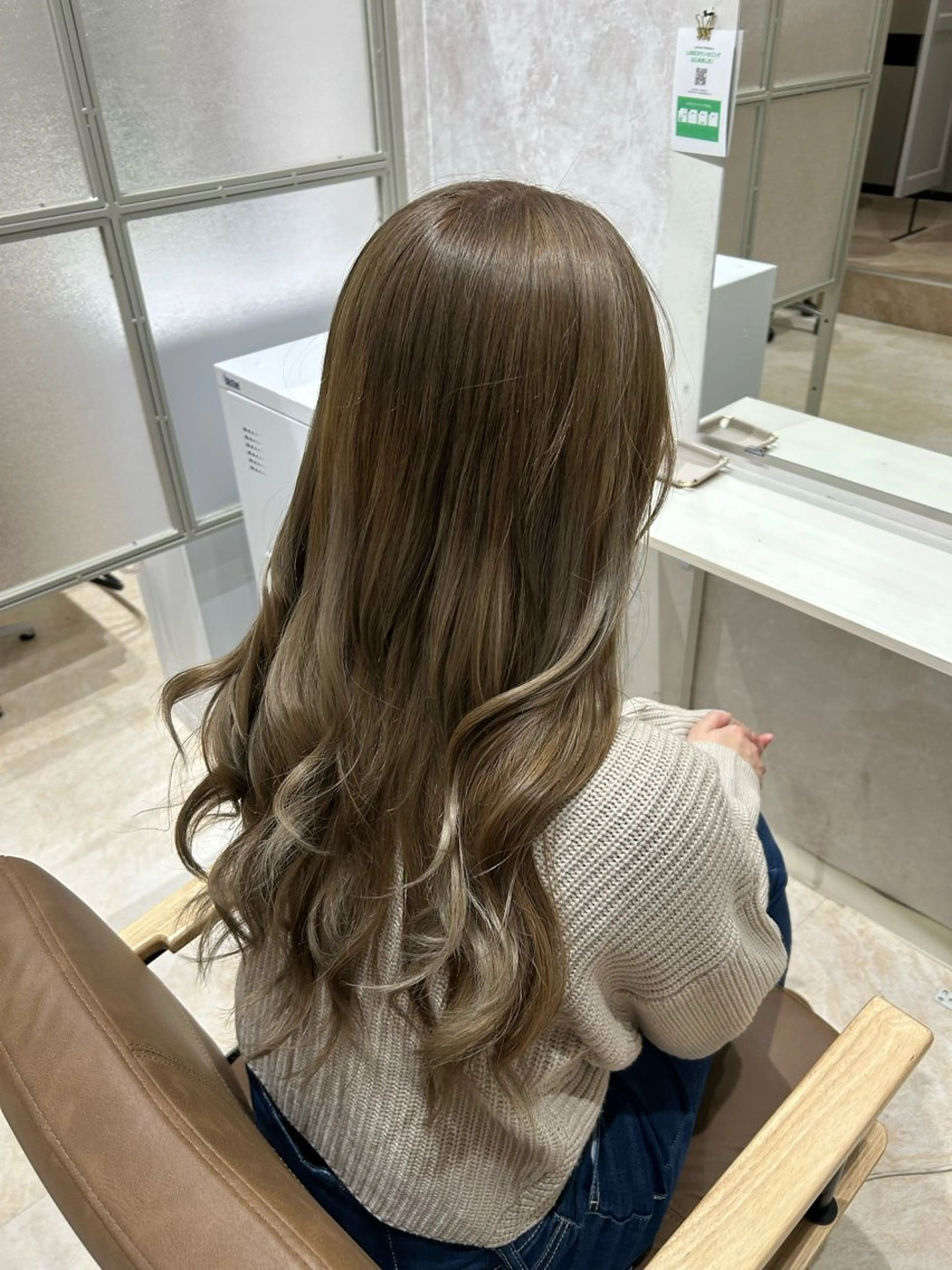 ロング カラー ベージュカラー ブリーチ ミルクティーベージュ haruka 遥歌のヘアスタイル