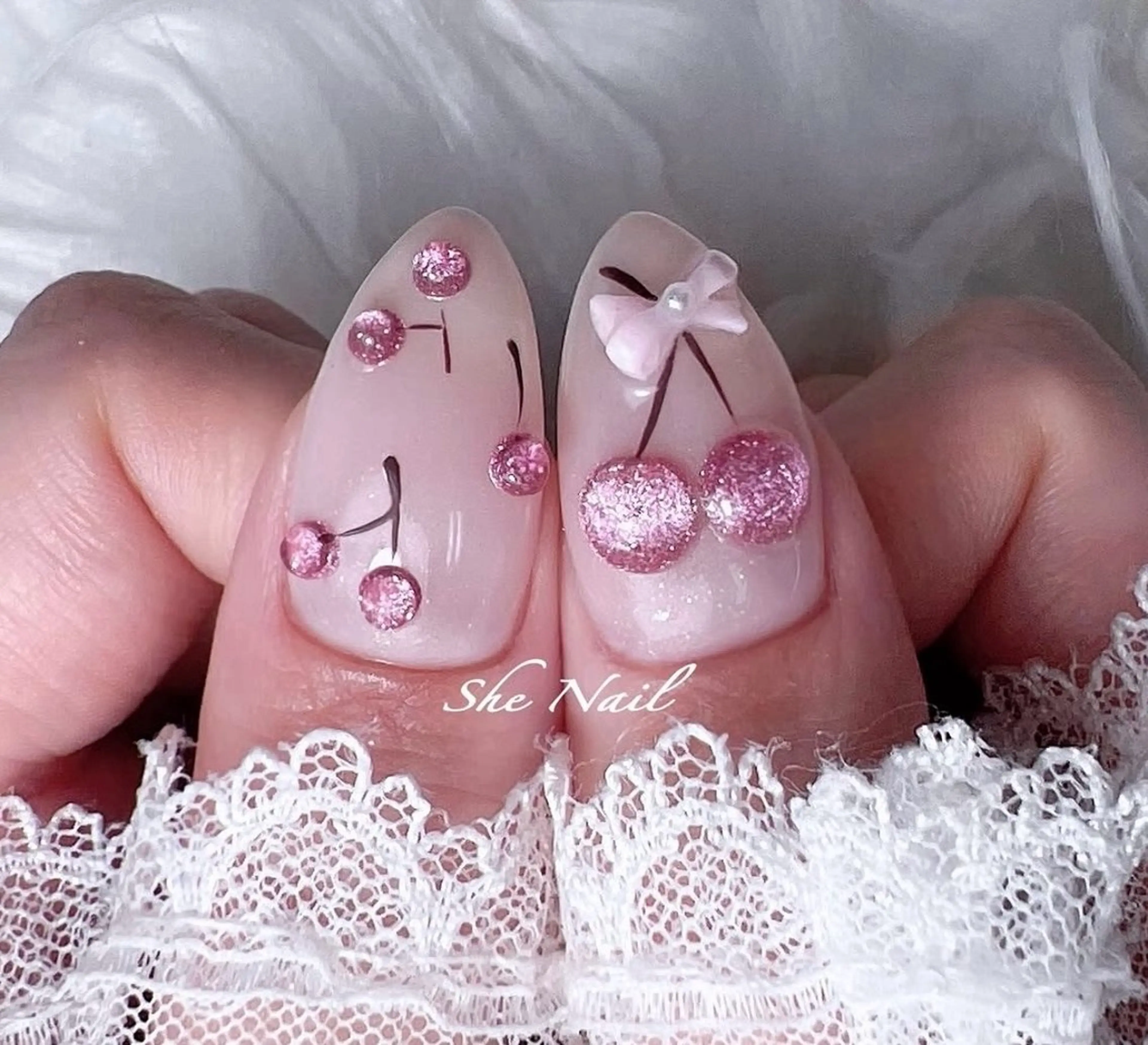 ネイル チークネイル 長さ出し フレンチネイル ガラスフレンチ キラキラネイル She Nail所属・ISA_ BELLAのネイルデザイン