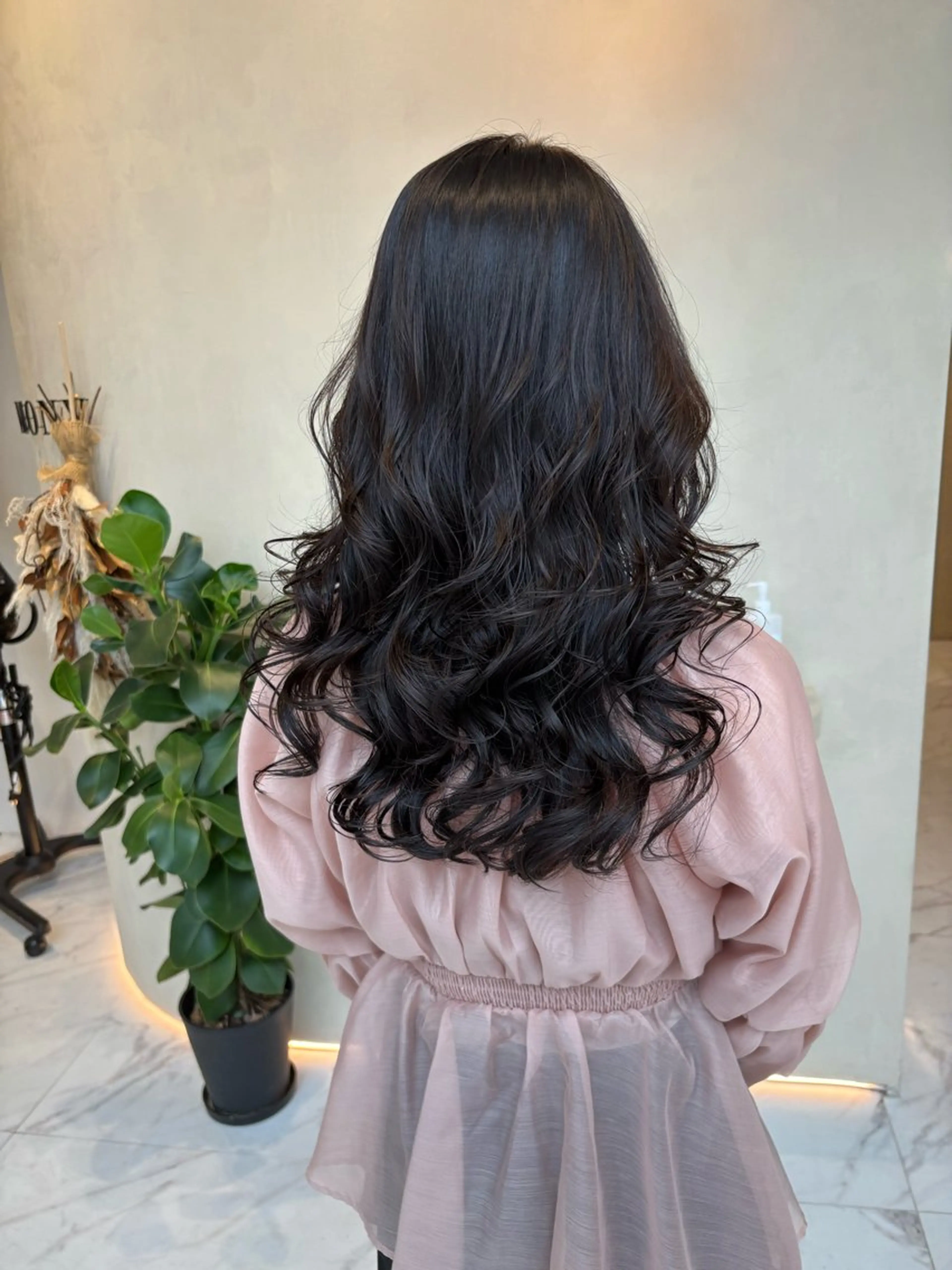 ロング パーマ くびれヘア レイヤーカット ⭐️コテ巻き風パーマ 髪質改善/タナカのヘアスタイル