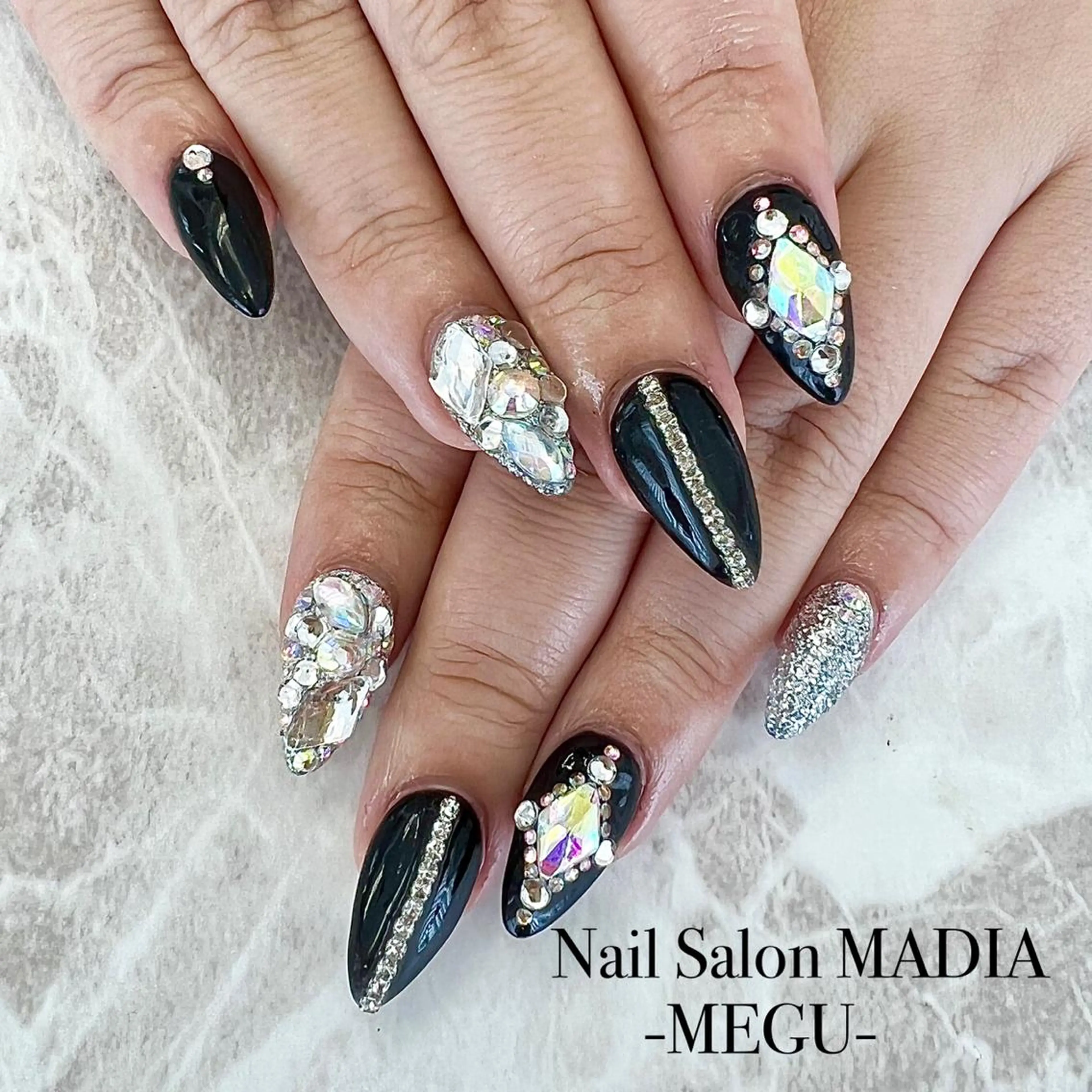 ネイル MADIA藤沢所属・MADIA MEGUのネイルデザイン