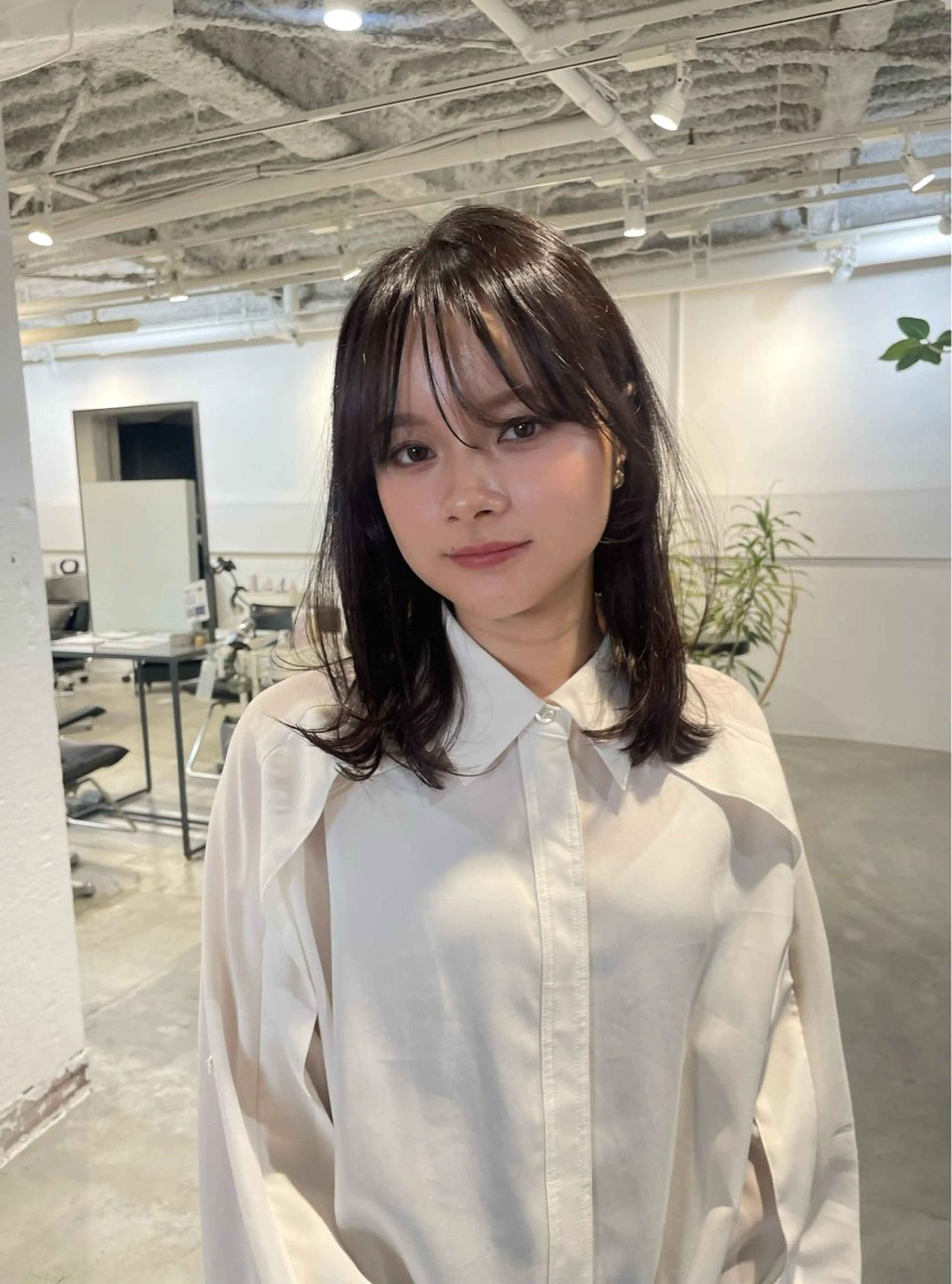 ミディアム SAKI 新宿のヘアスタイル