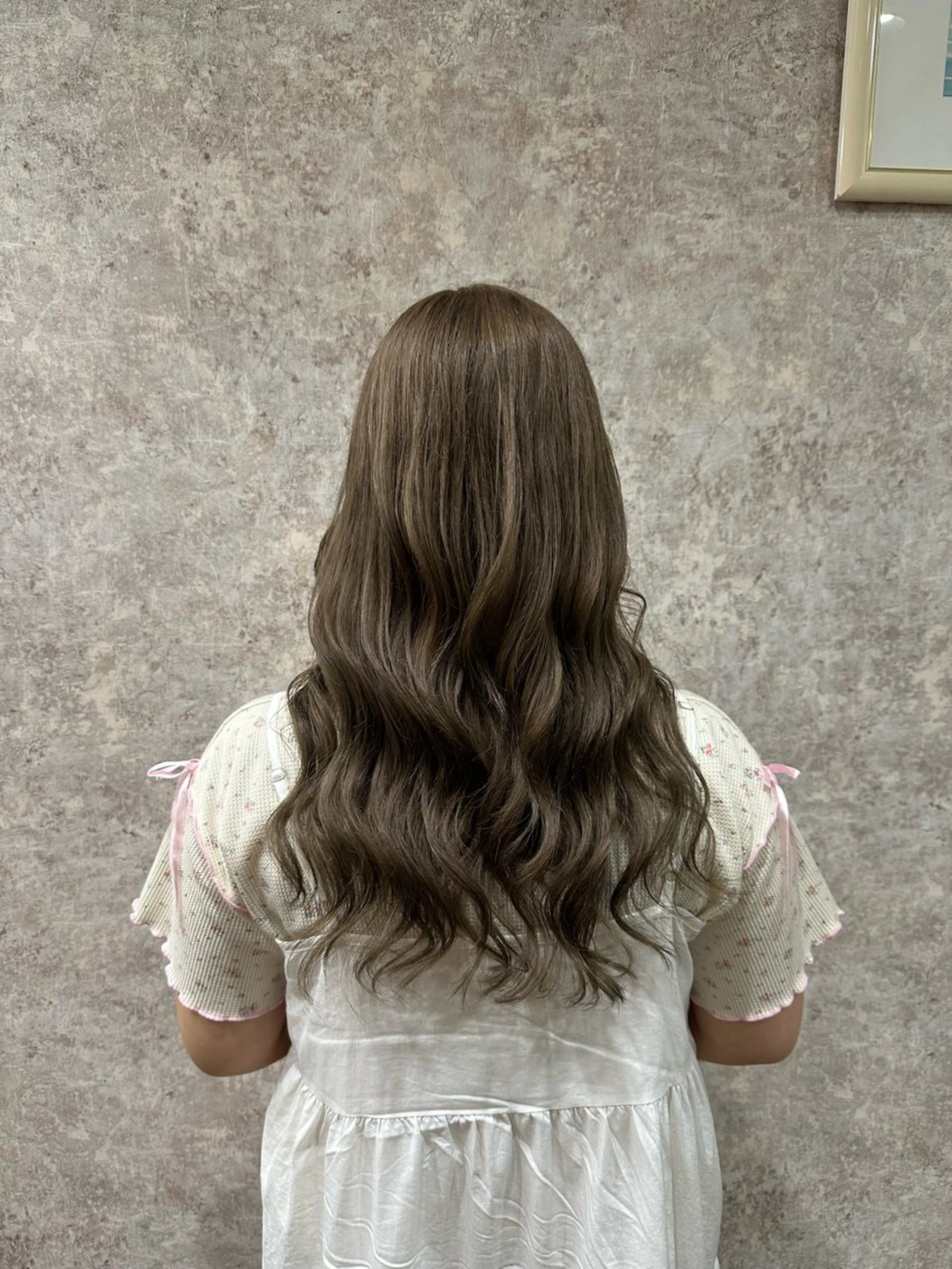 ロング カラー ブリーチ 岡山 紗里奈のヘアスタイル